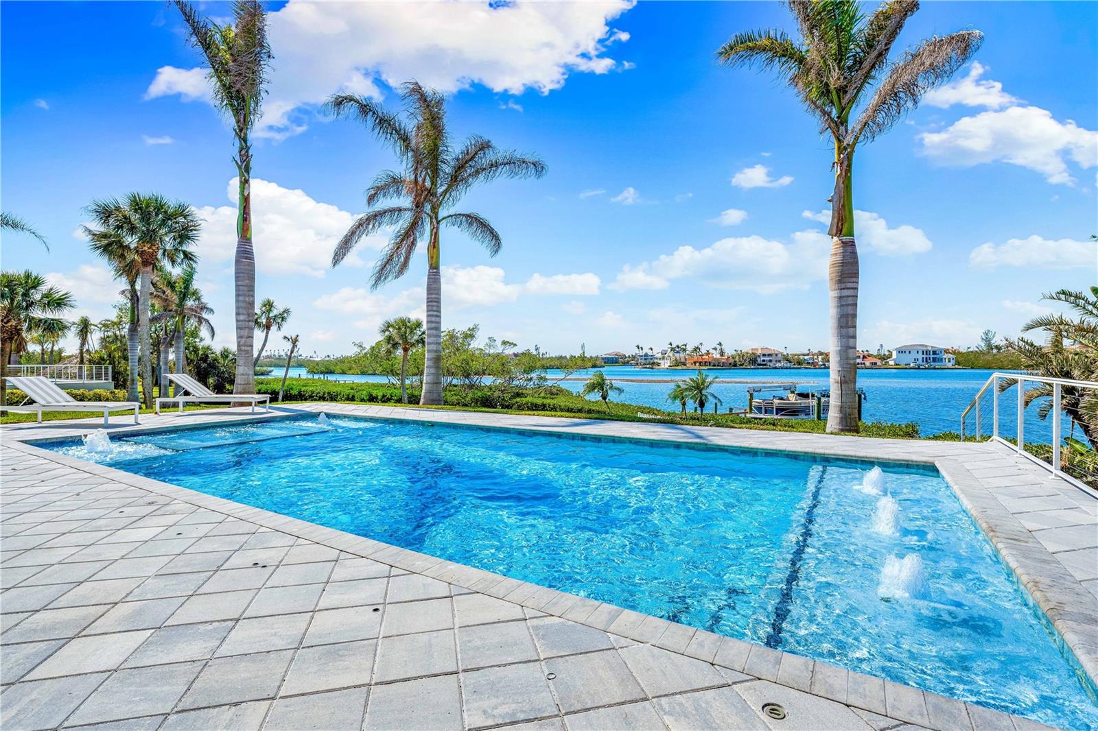935 BAYSHORE RD