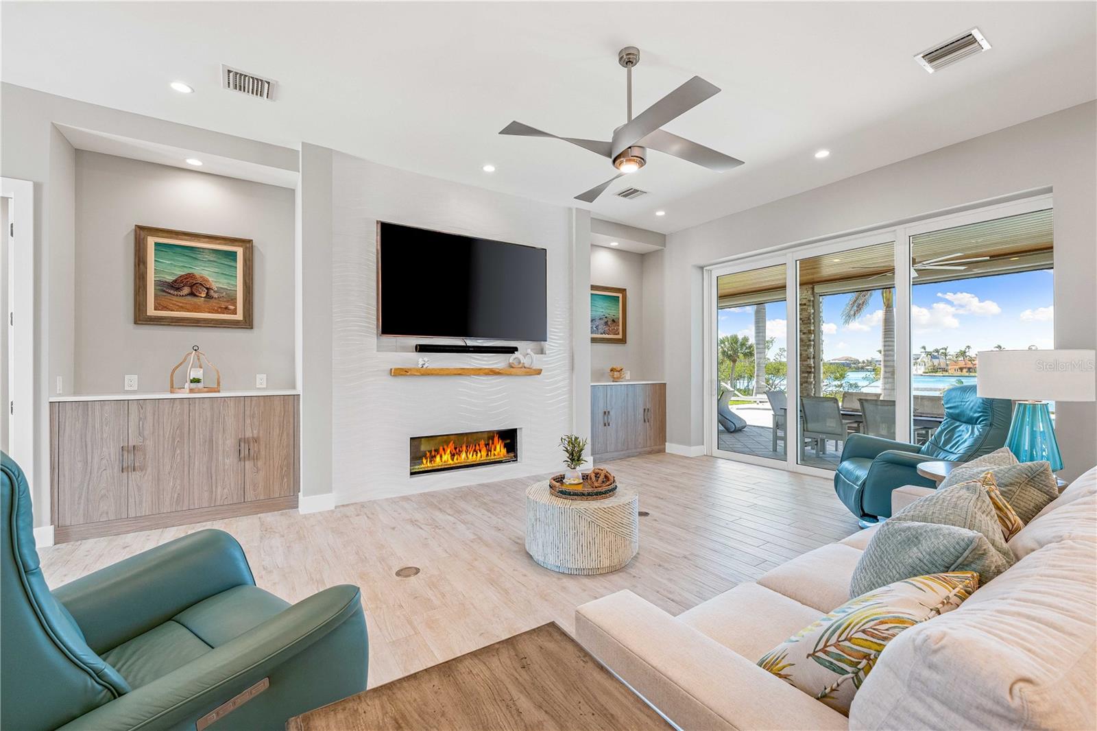 935 BAYSHORE RD