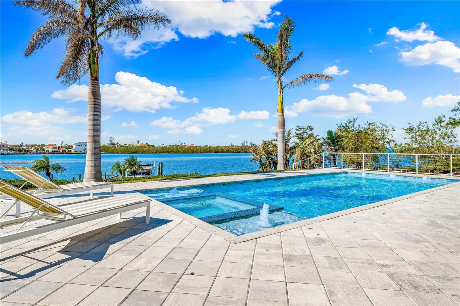 935 BAYSHORE RD