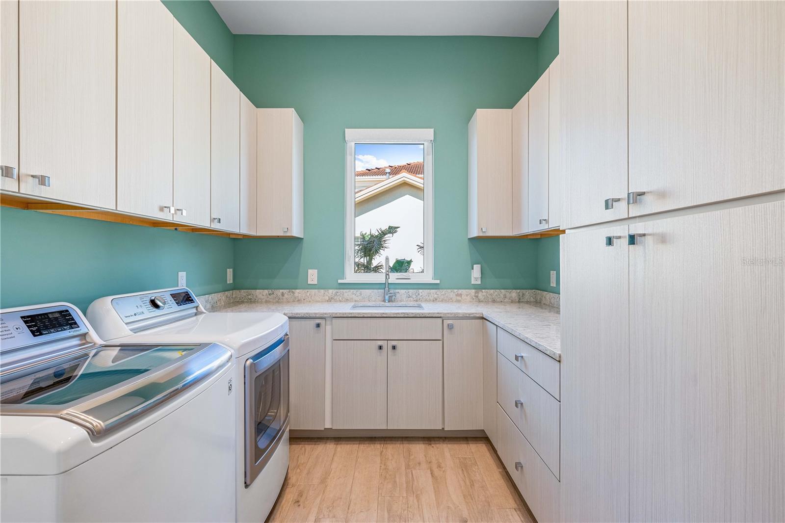 935 BAYSHORE RD