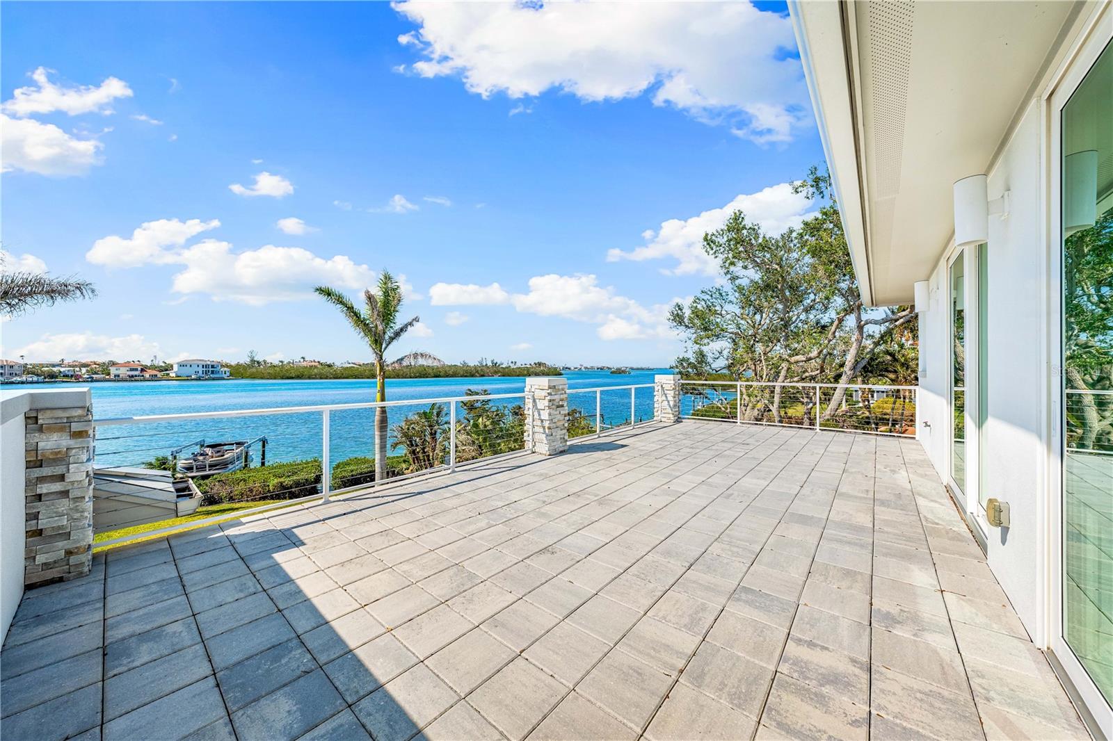 935 BAYSHORE RD
