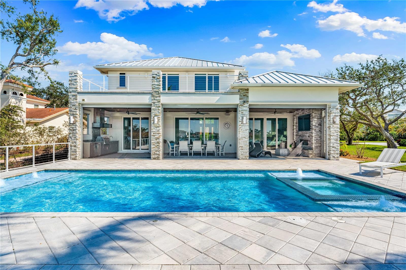 935 BAYSHORE RD
