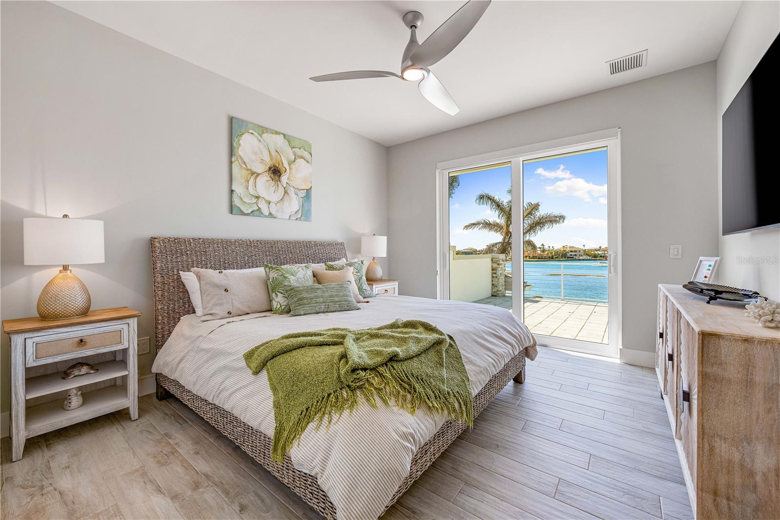 935 BAYSHORE RD