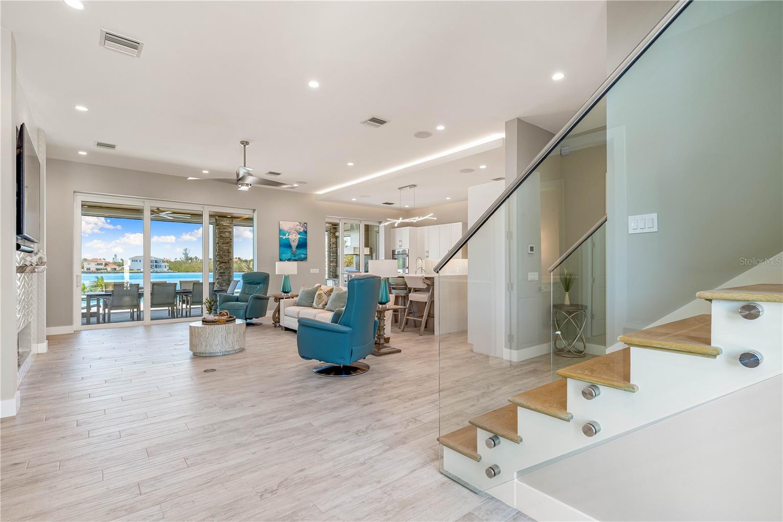 935 BAYSHORE RD