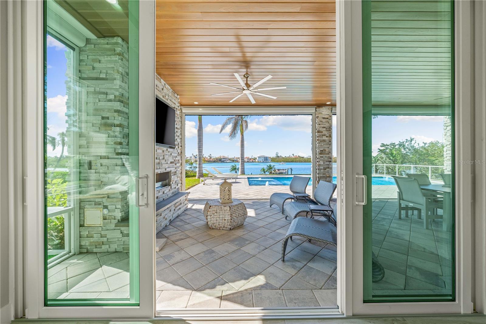 935 BAYSHORE RD