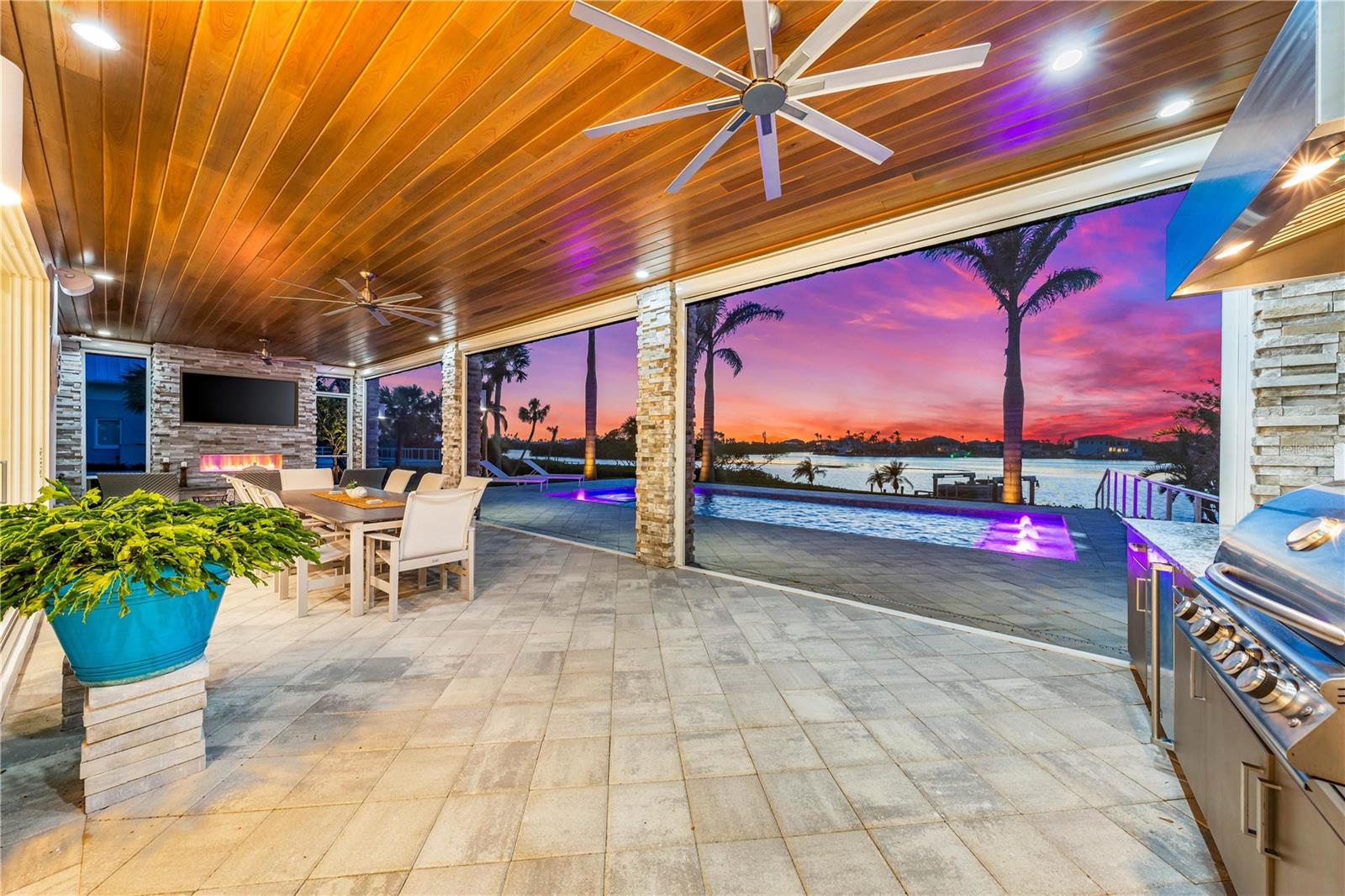 935 BAYSHORE RD