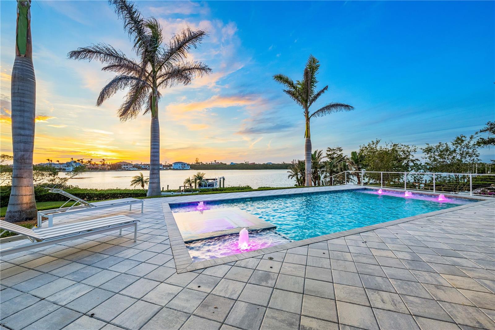 935 BAYSHORE RD