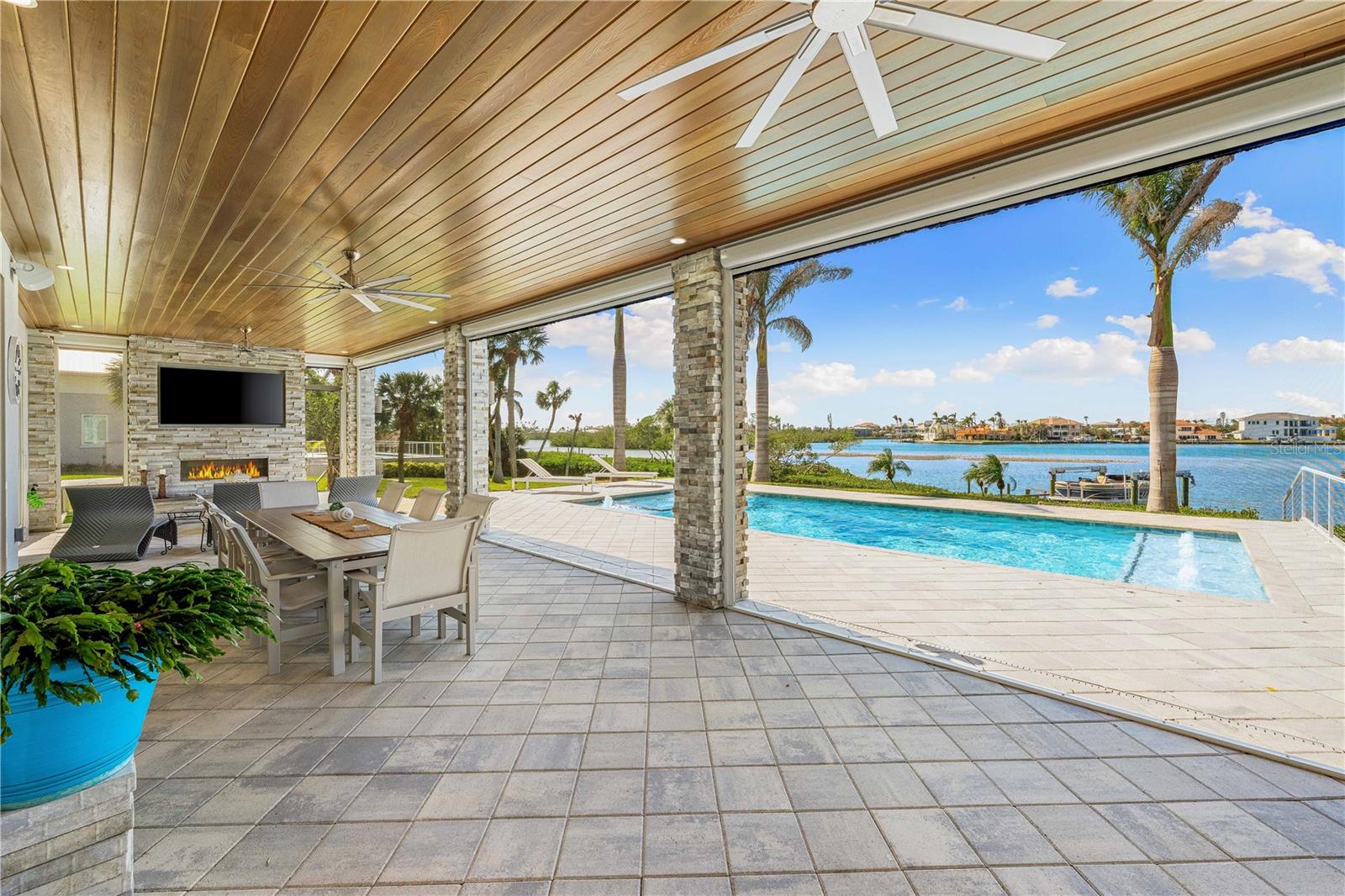 935 BAYSHORE RD