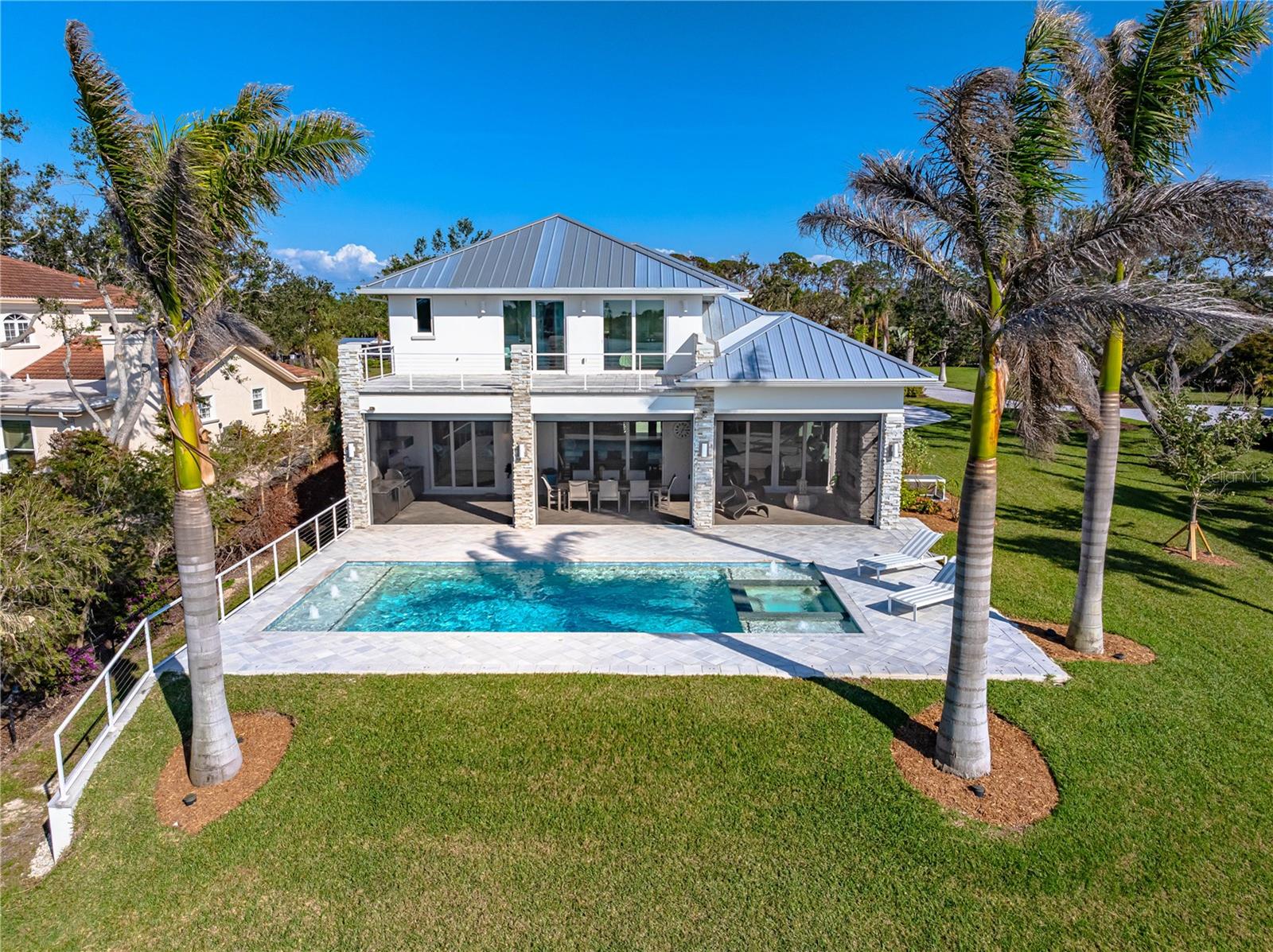 935 BAYSHORE RD