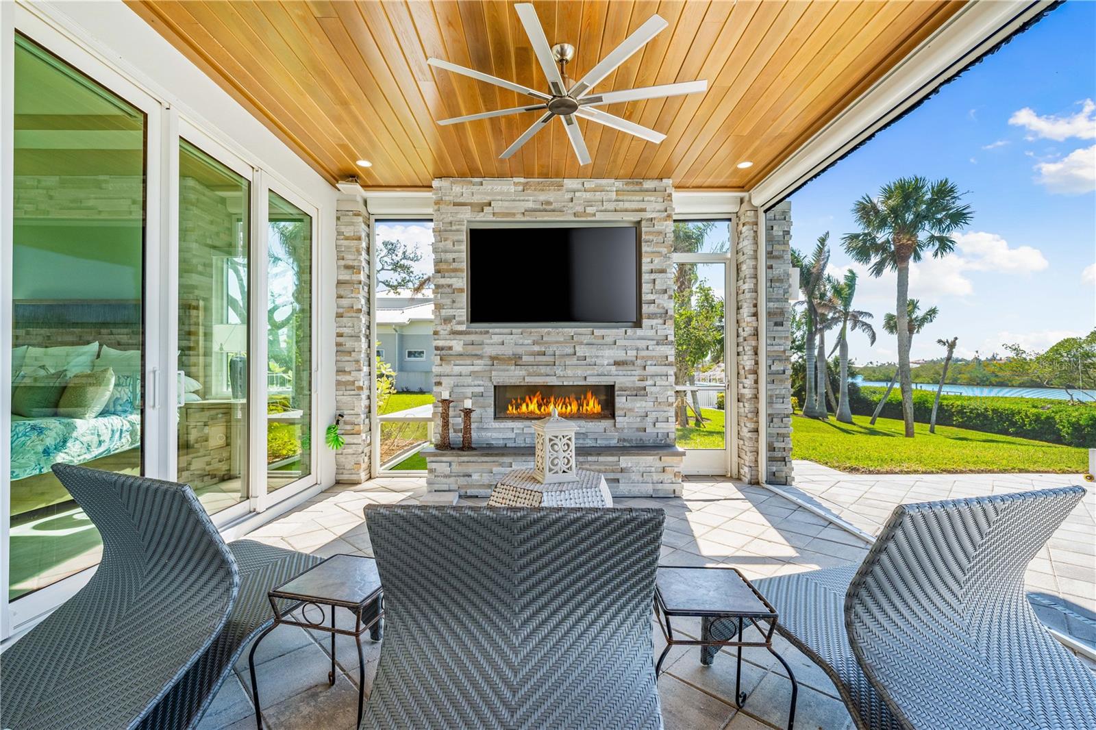 935 BAYSHORE RD