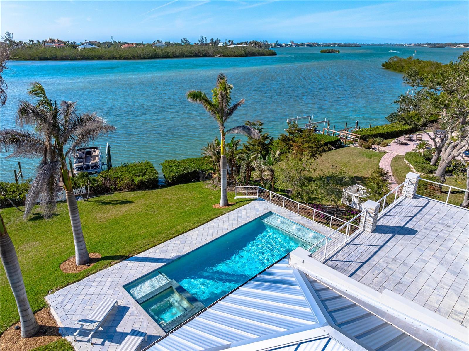 935 BAYSHORE RD