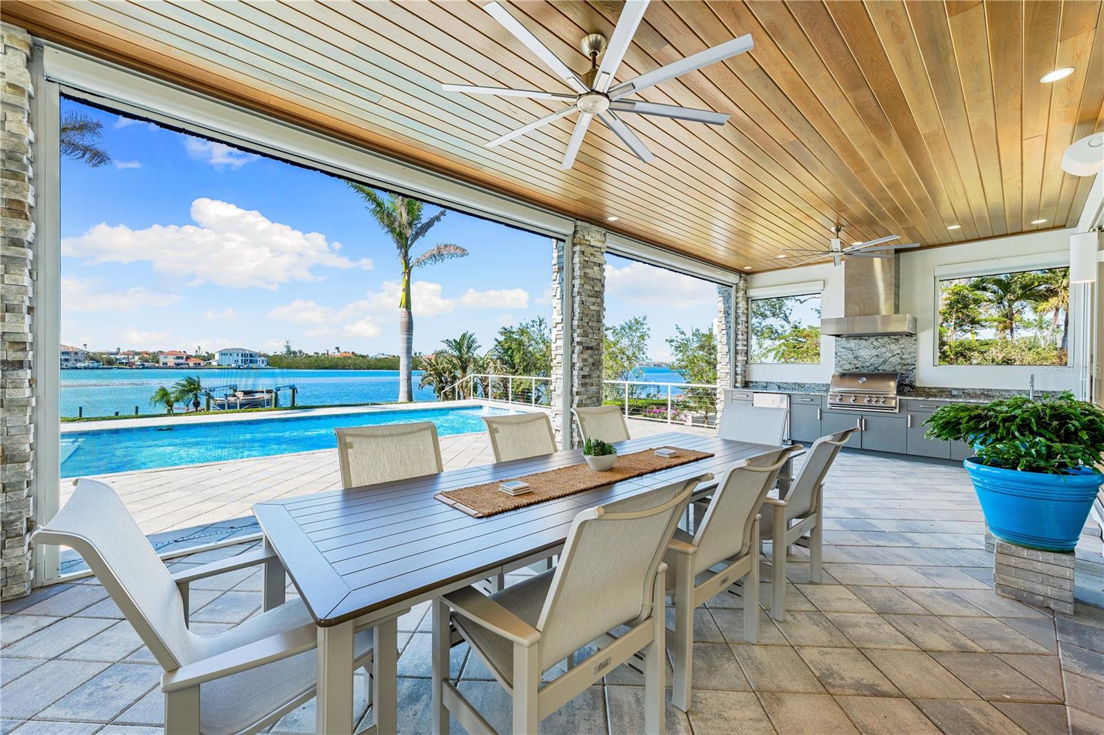 935 BAYSHORE RD