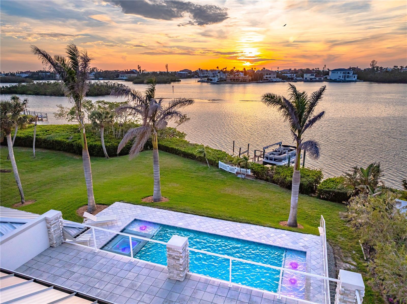 935 BAYSHORE RD