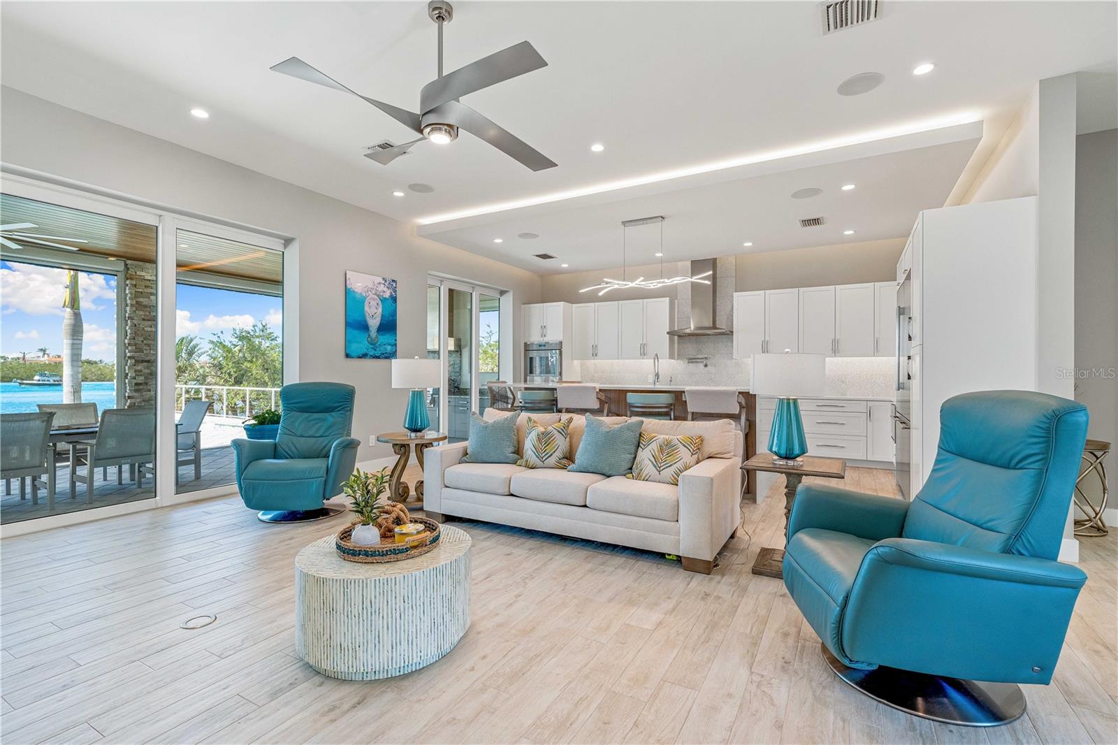 935 BAYSHORE RD