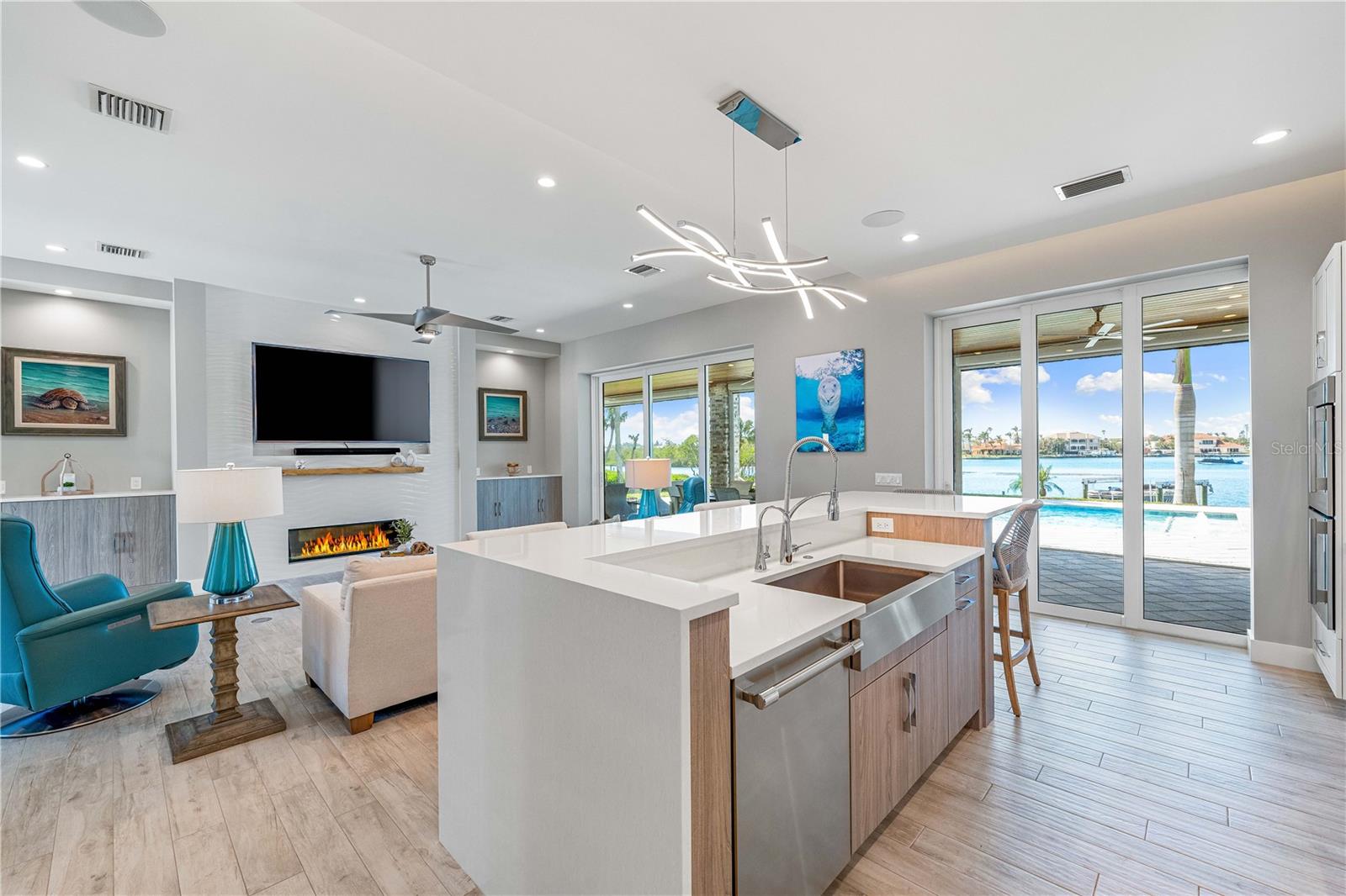 935 BAYSHORE RD