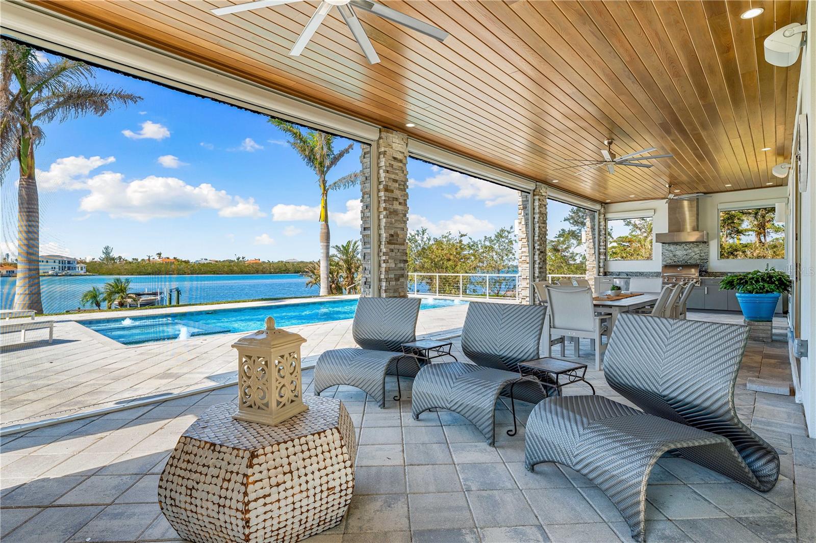 935 BAYSHORE RD