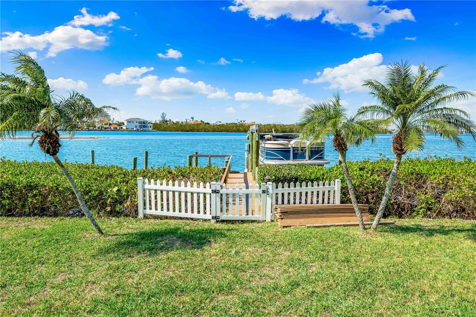 935 BAYSHORE RD