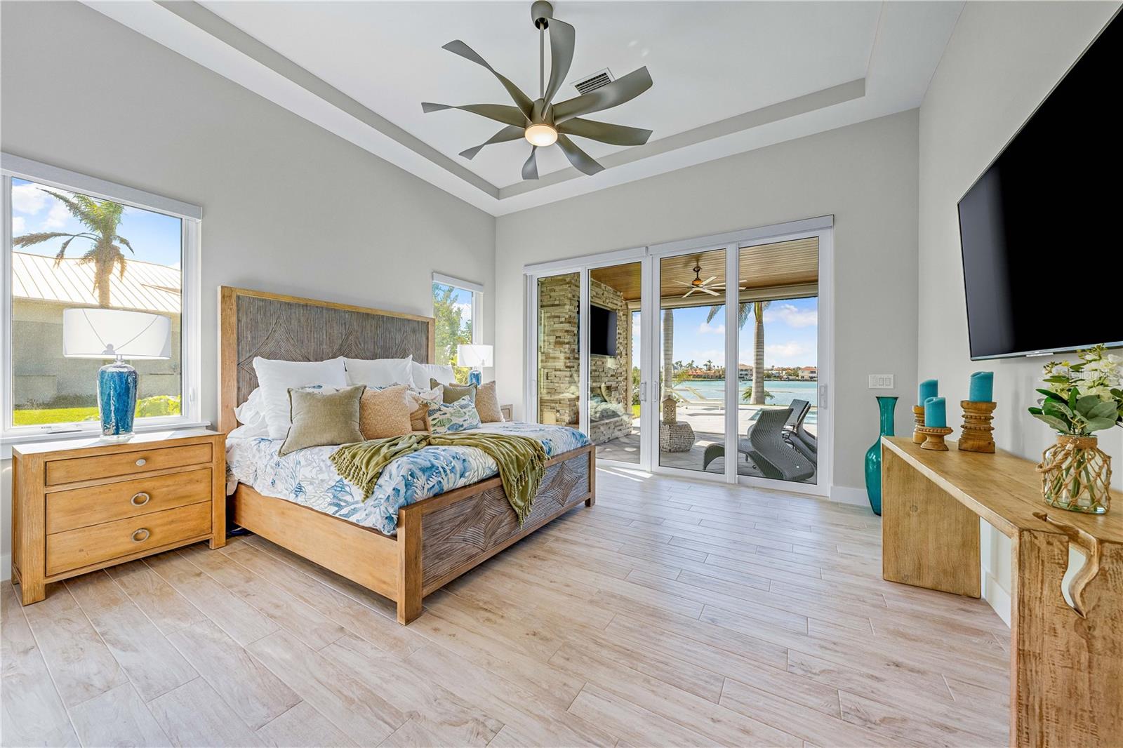 935 BAYSHORE RD