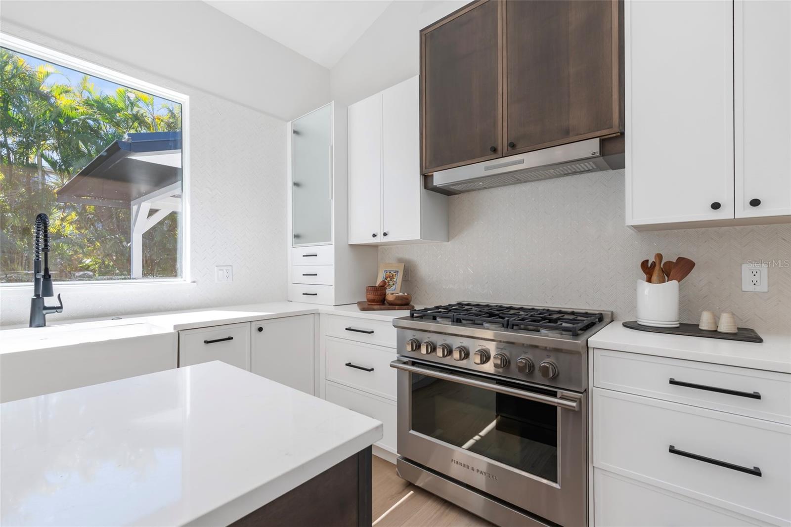 1834 BOUGAINVILLEA ST