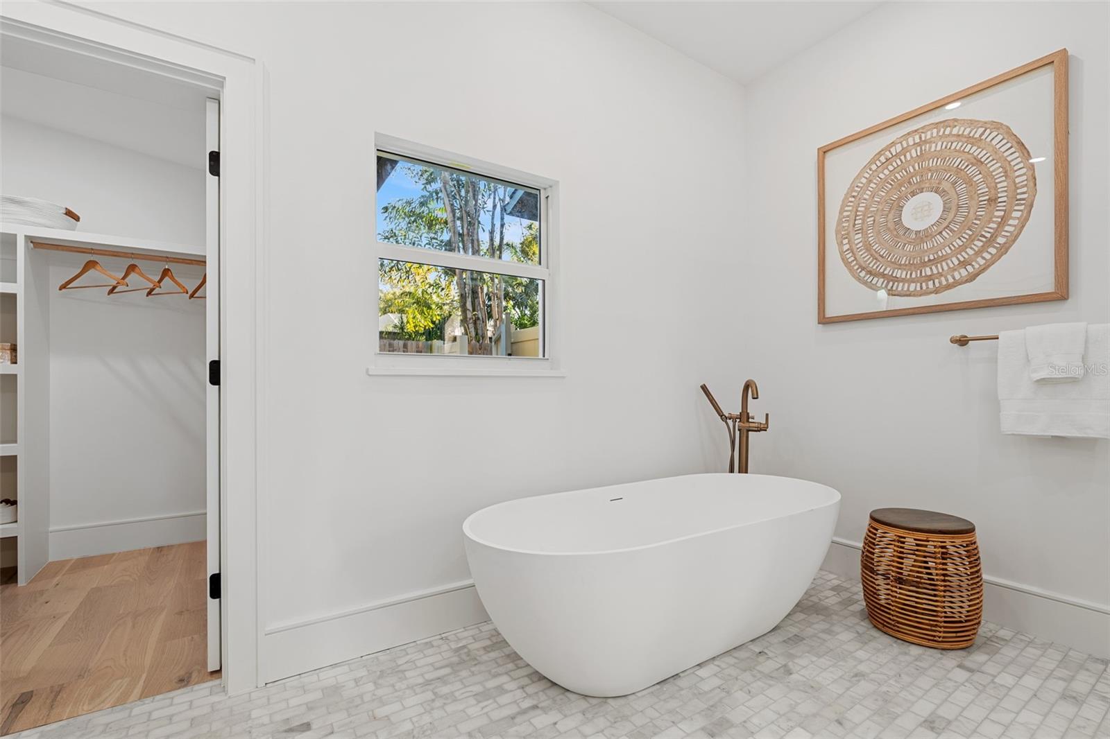 1834 BOUGAINVILLEA ST