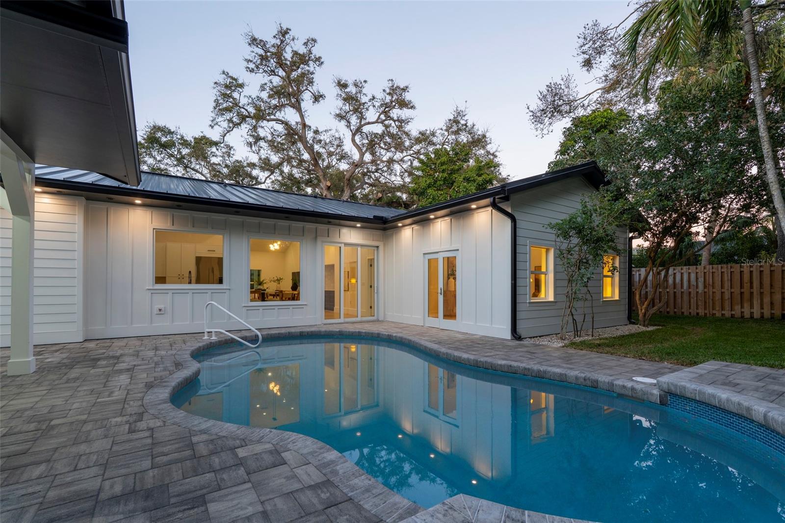 1834 BOUGAINVILLEA ST