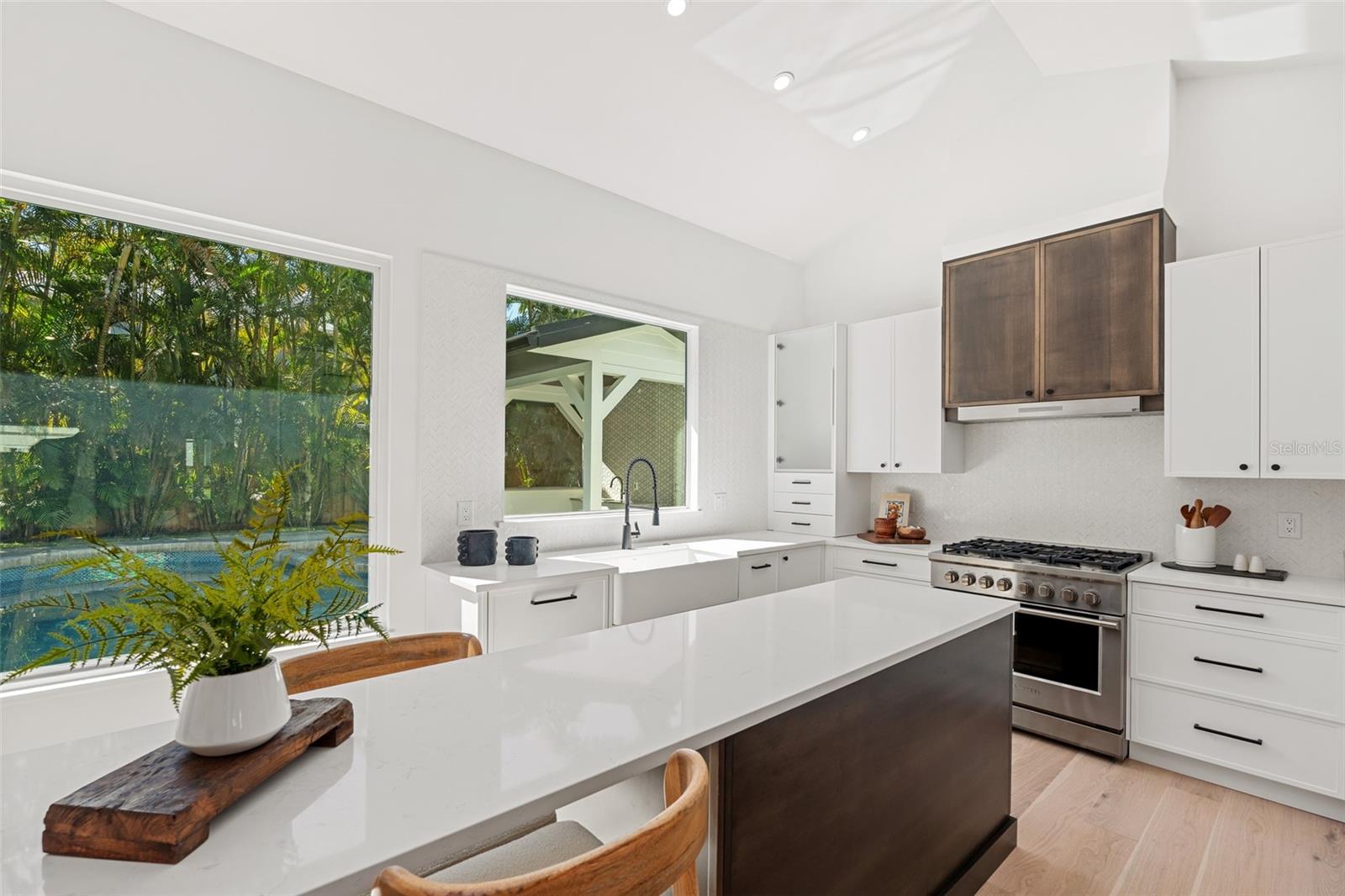 1834 BOUGAINVILLEA ST