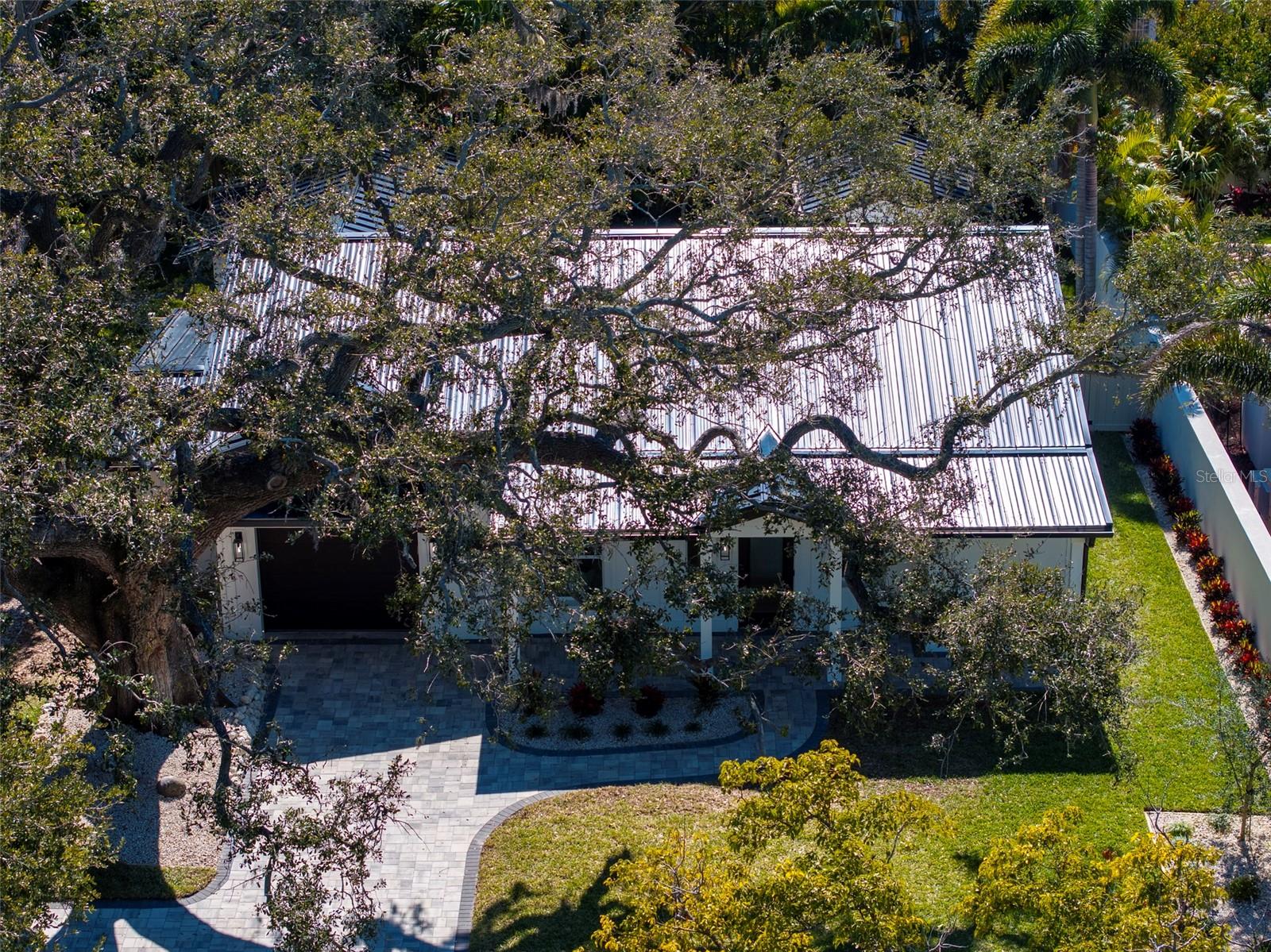 1834 BOUGAINVILLEA ST