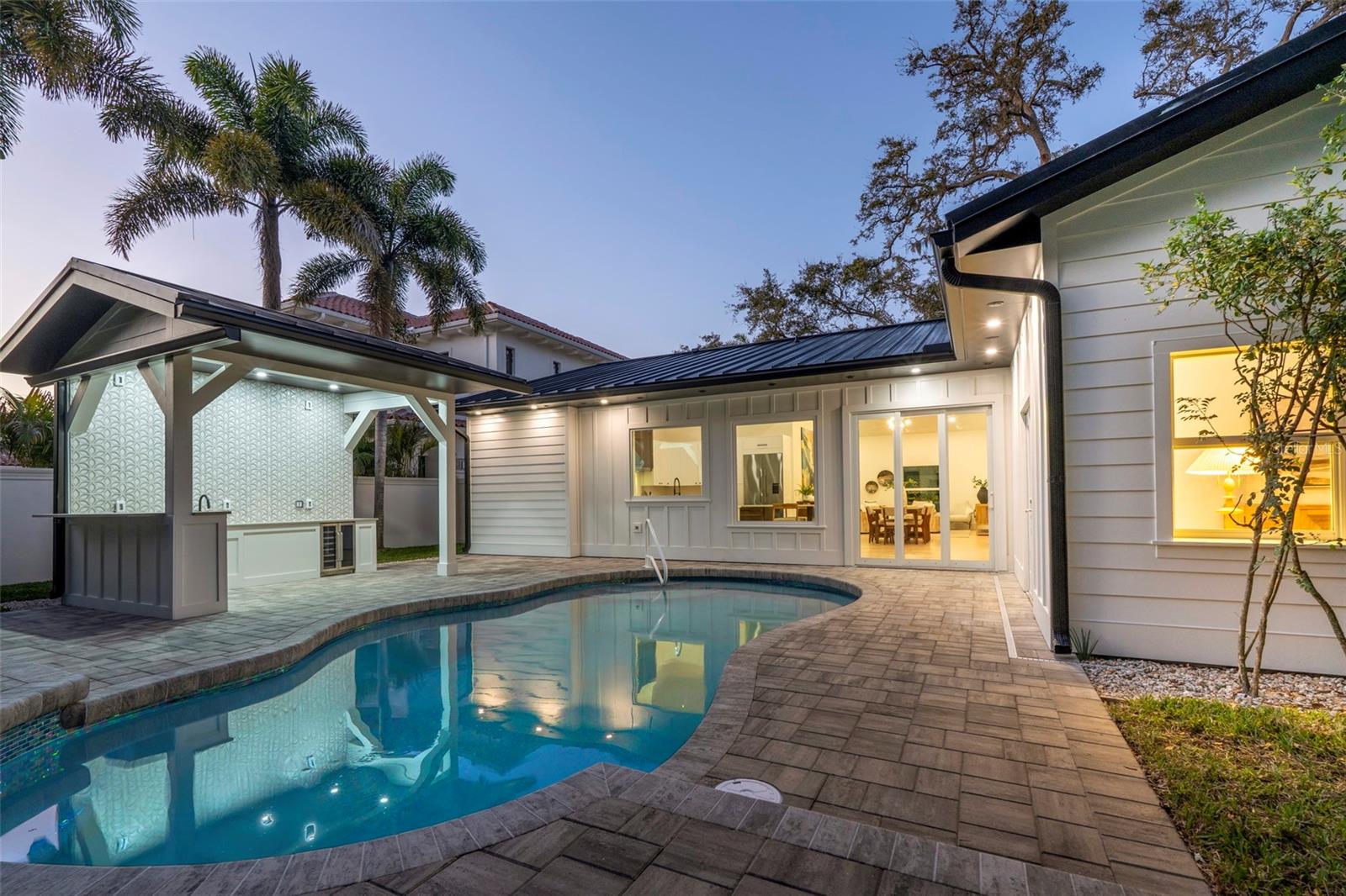 1834 BOUGAINVILLEA ST