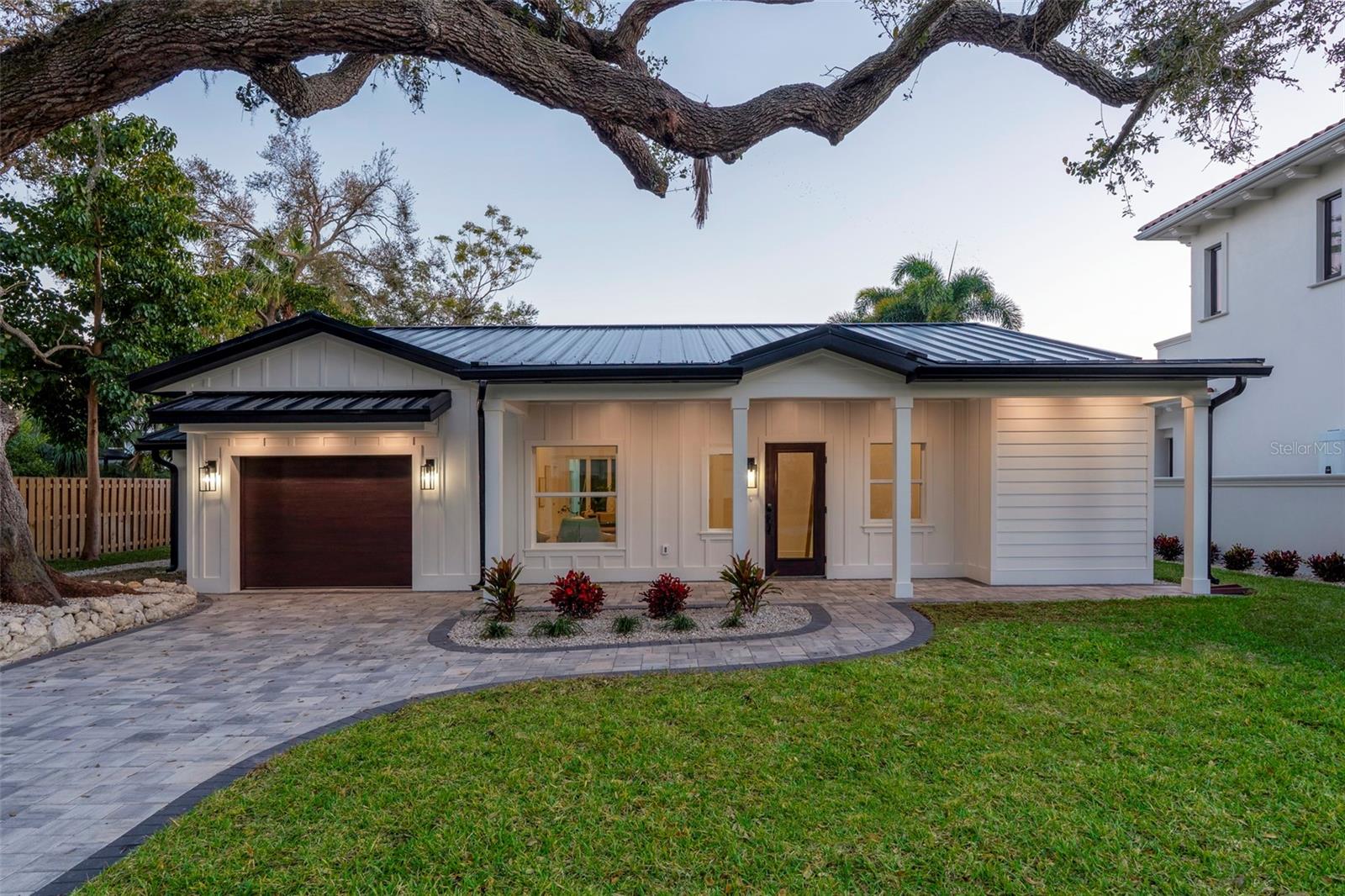 1834 BOUGAINVILLEA ST