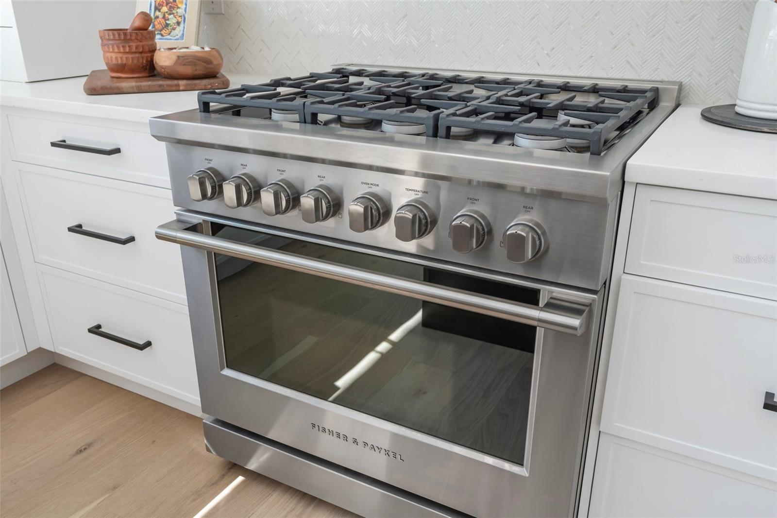 1834 BOUGAINVILLEA ST