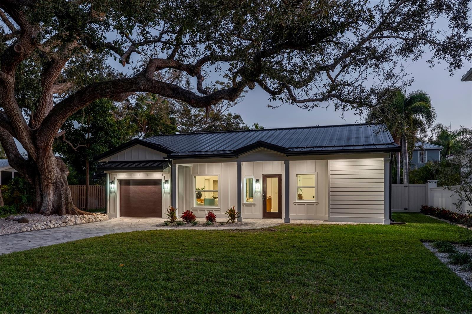 1834 BOUGAINVILLEA ST