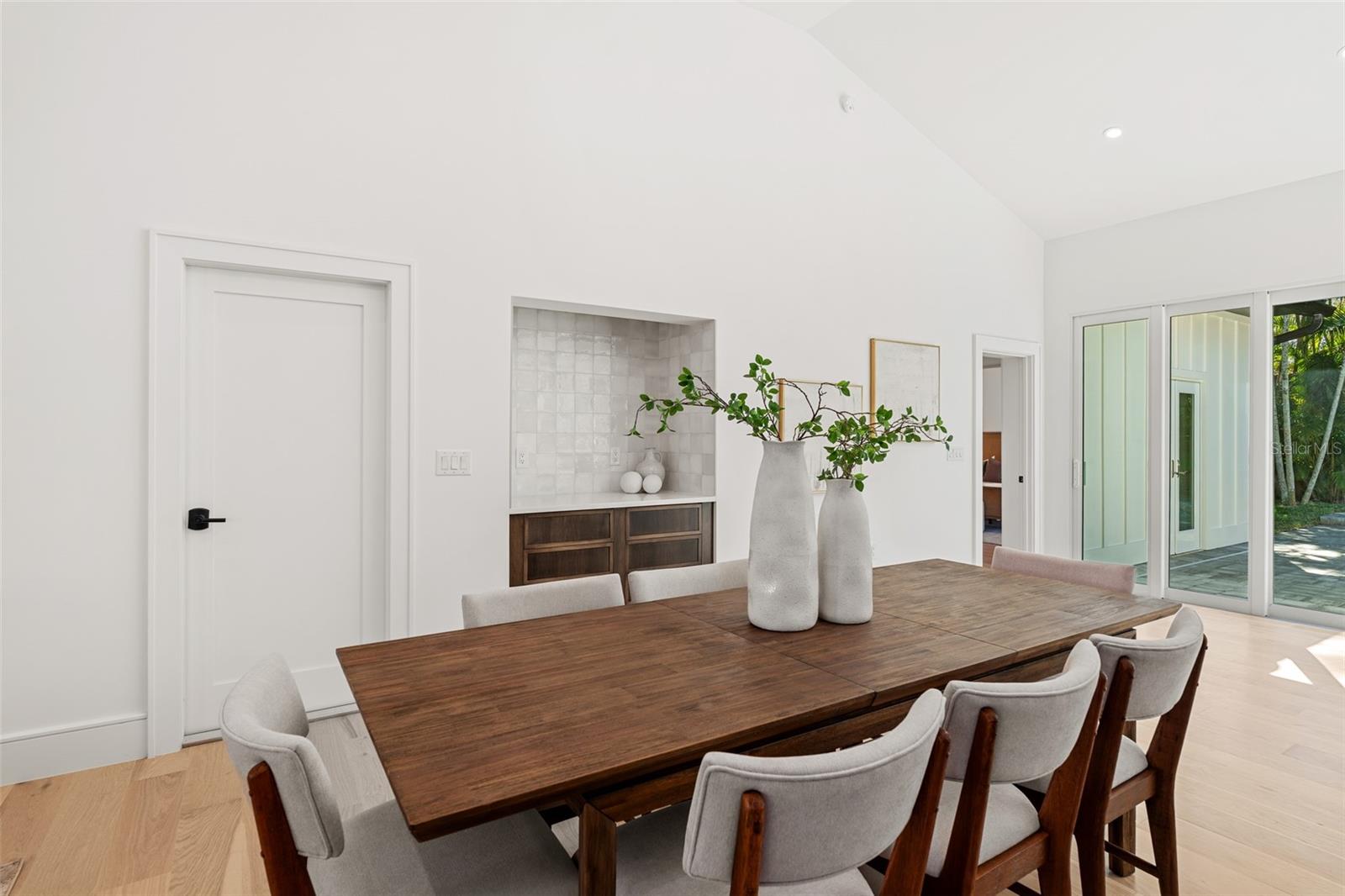 1834 BOUGAINVILLEA ST