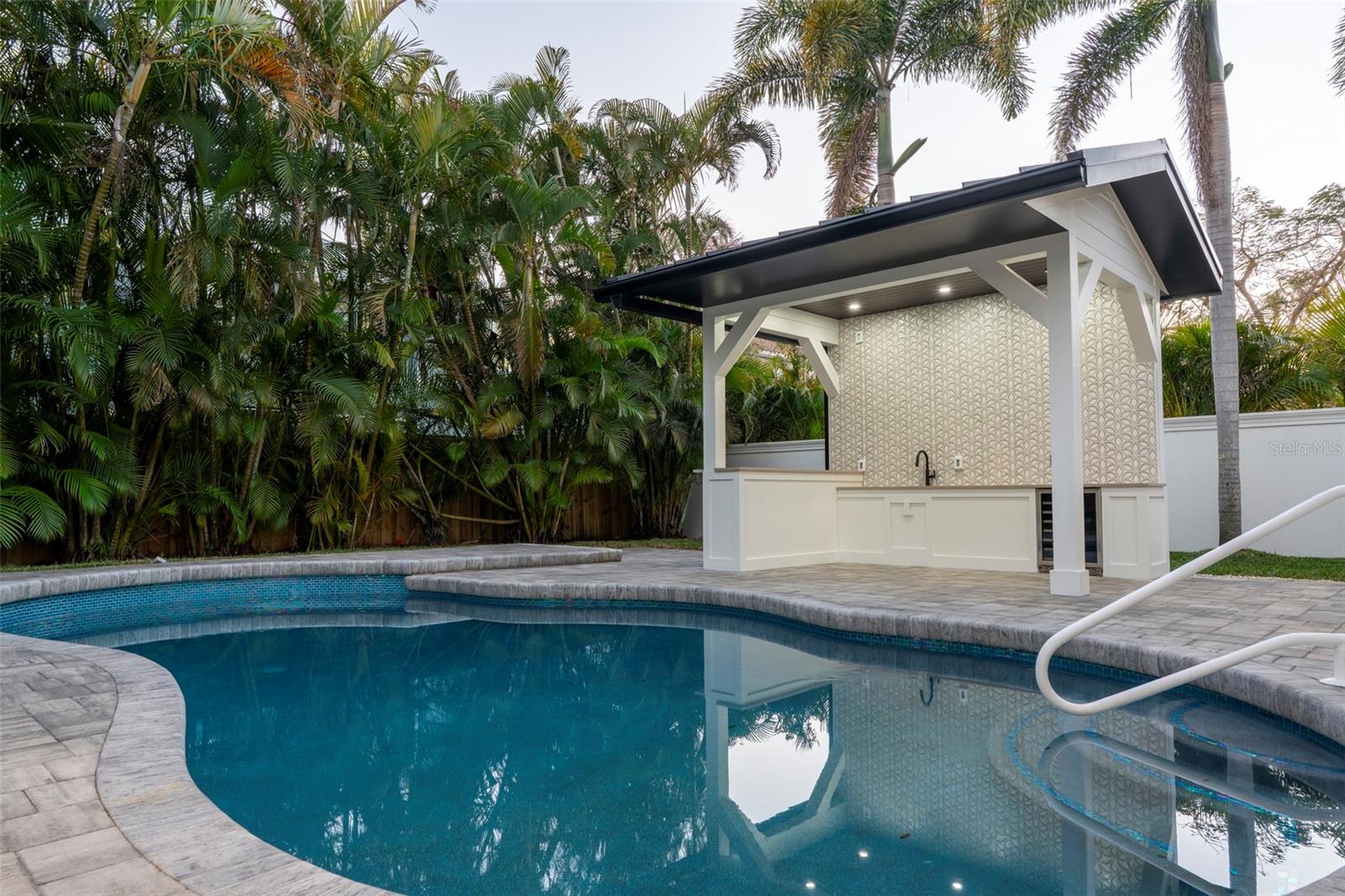 1834 BOUGAINVILLEA ST