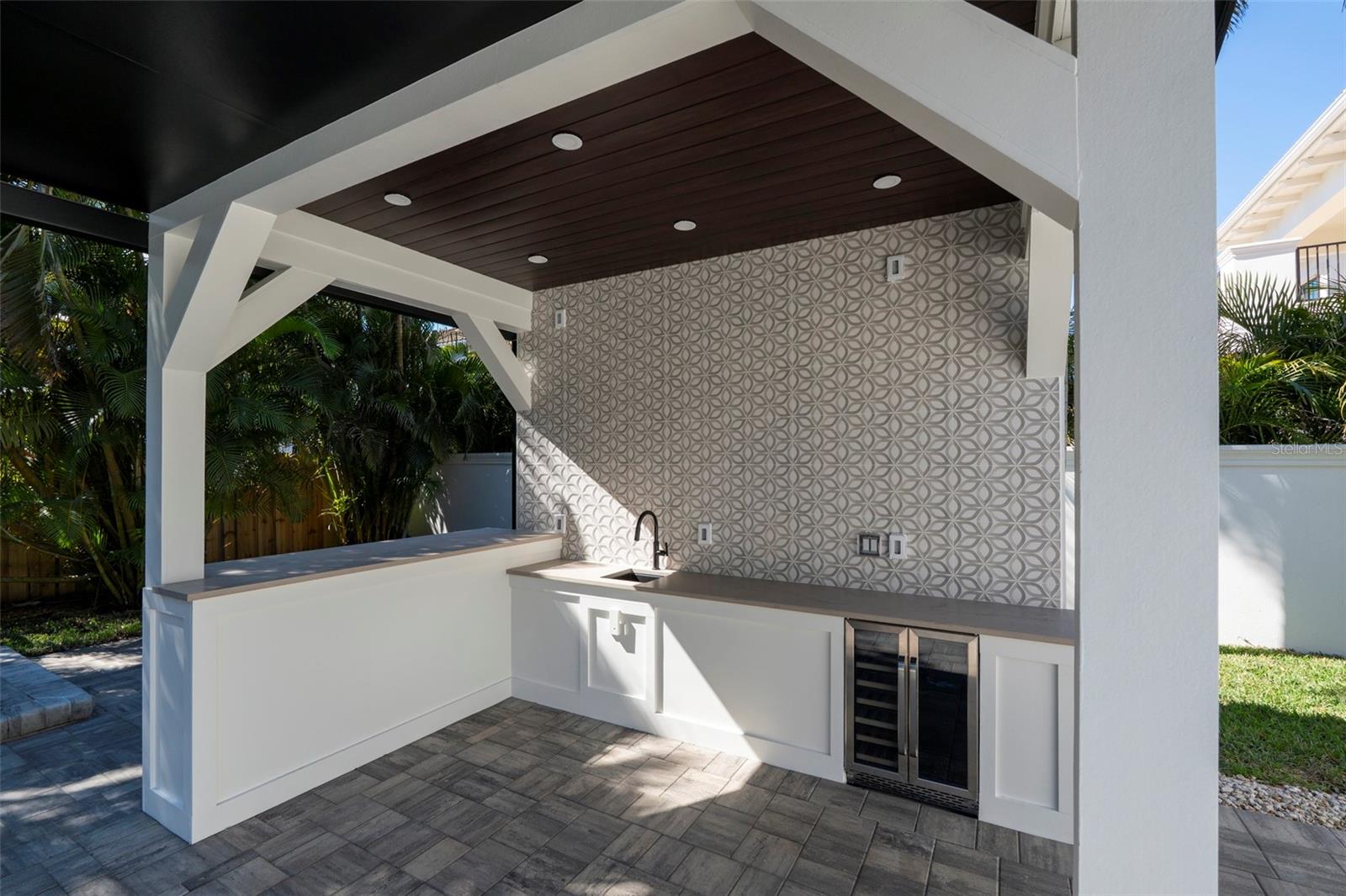 1834 BOUGAINVILLEA ST