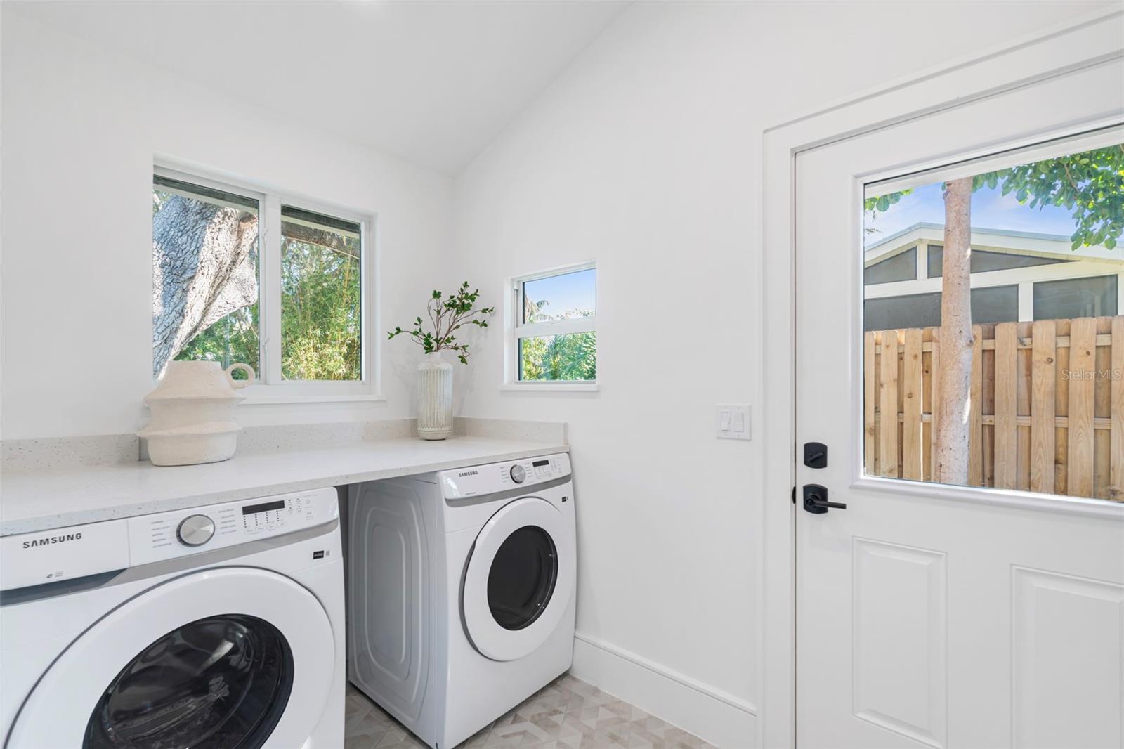 1834 BOUGAINVILLEA ST