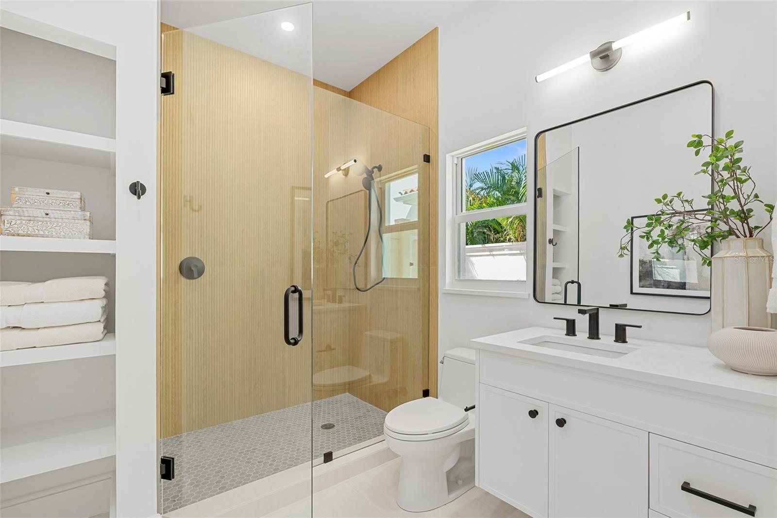 1834 BOUGAINVILLEA ST