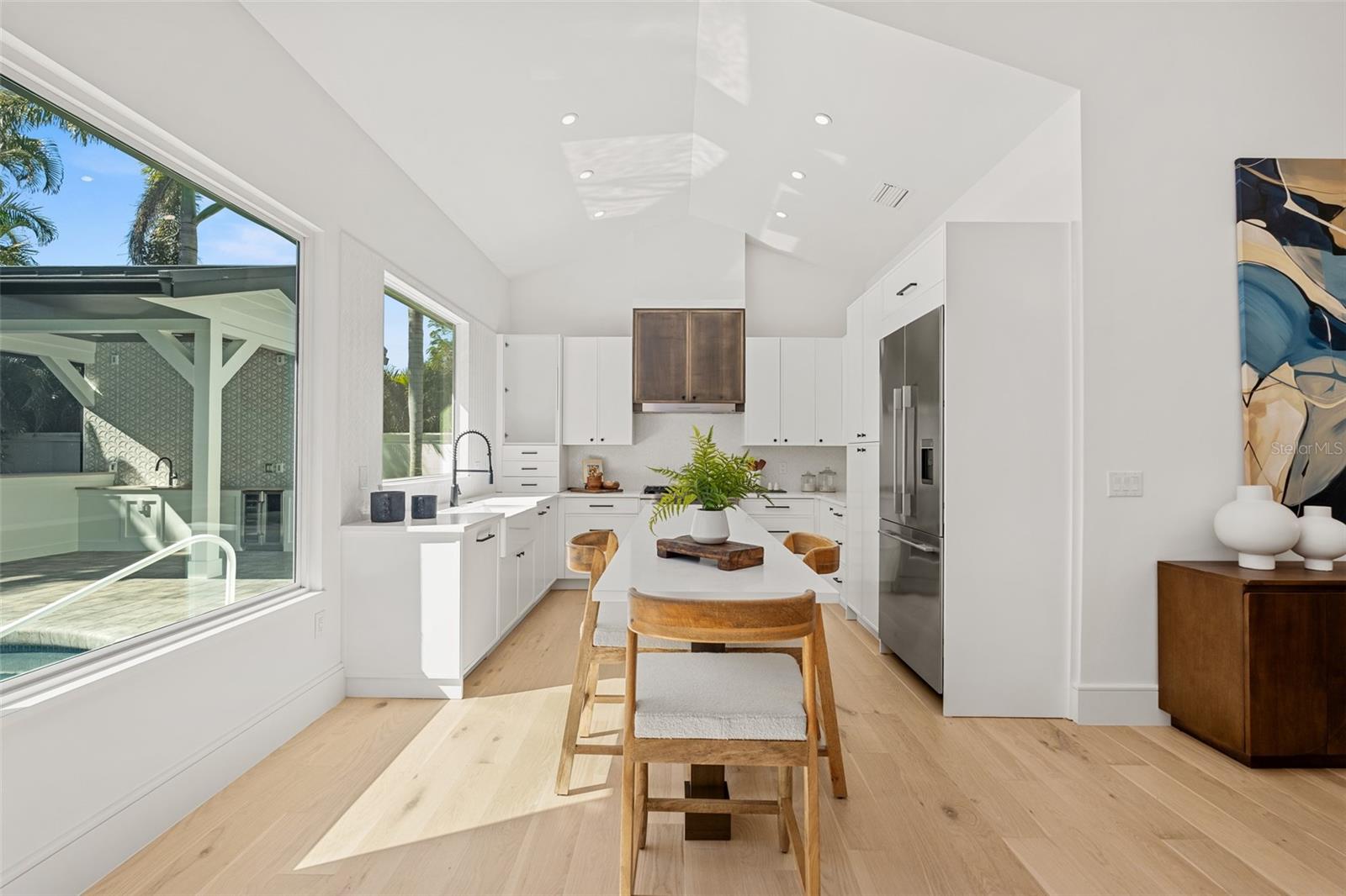 1834 BOUGAINVILLEA ST