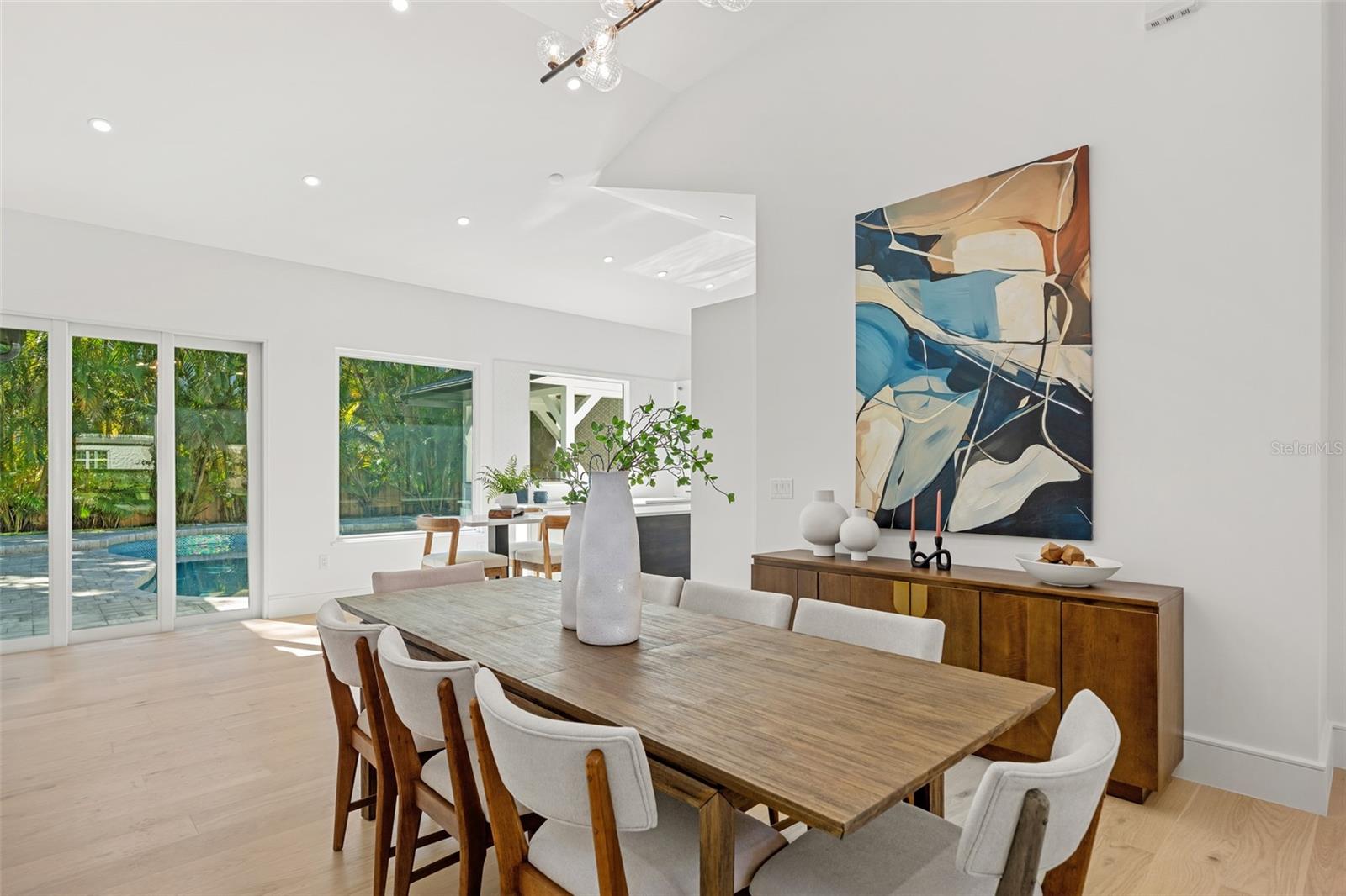 1834 BOUGAINVILLEA ST