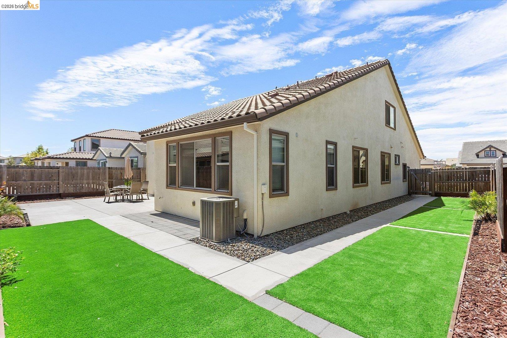 4352 Vanguard DR