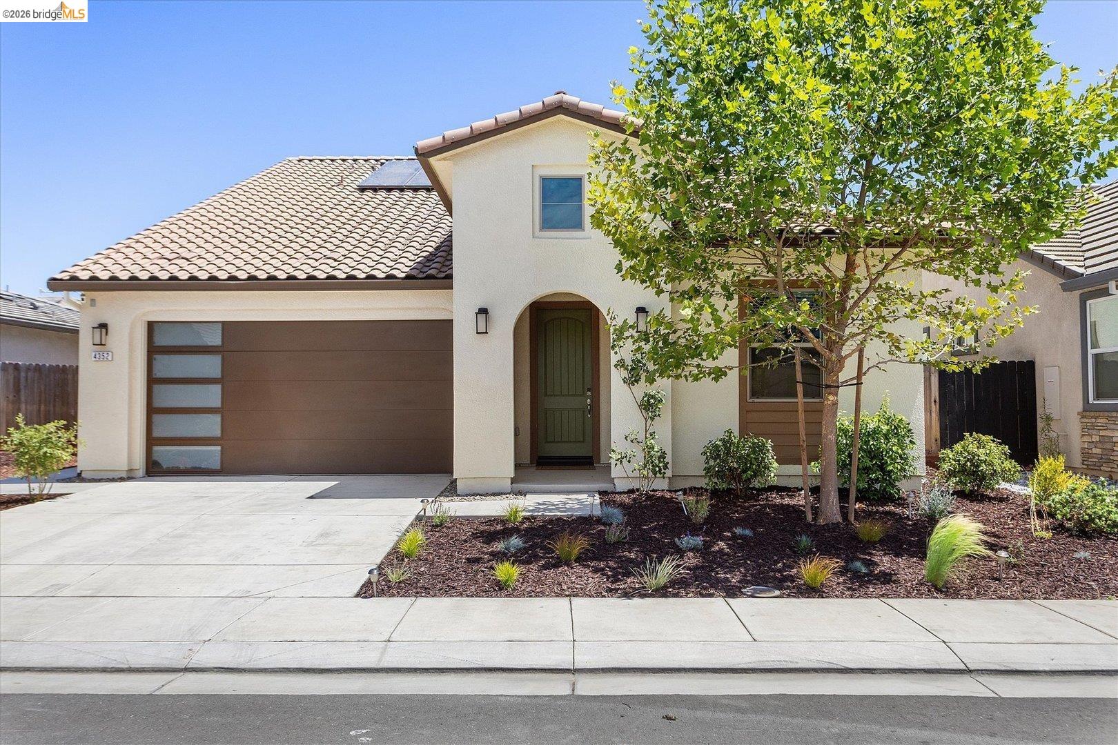 4352 Vanguard DR