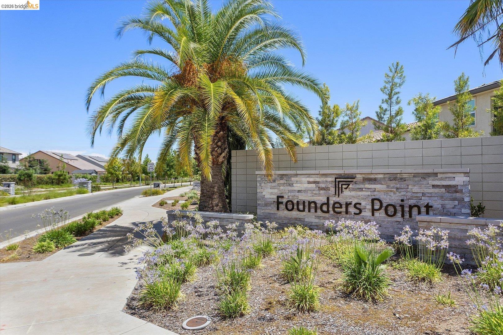 4352 Vanguard DR