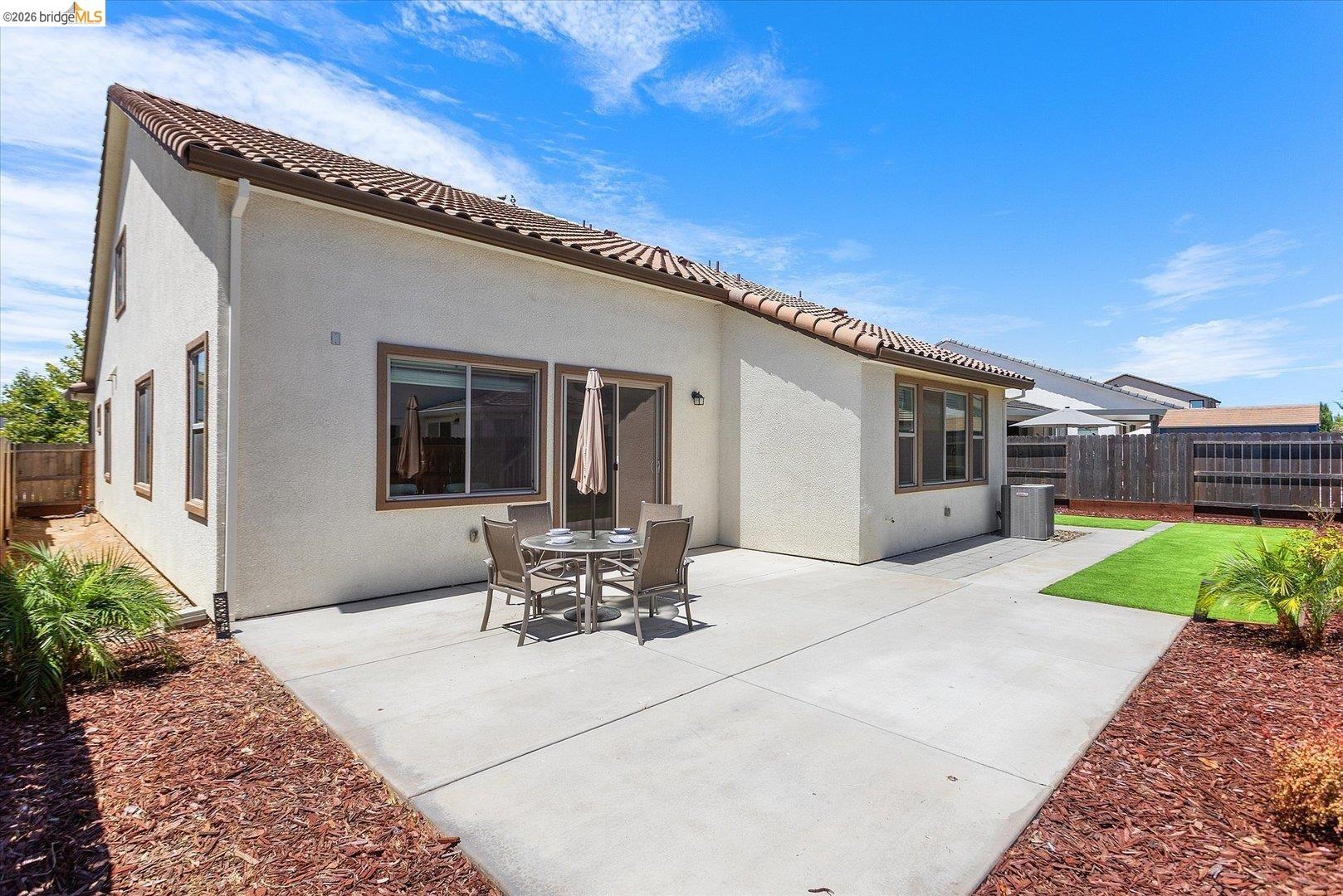 4352 Vanguard DR