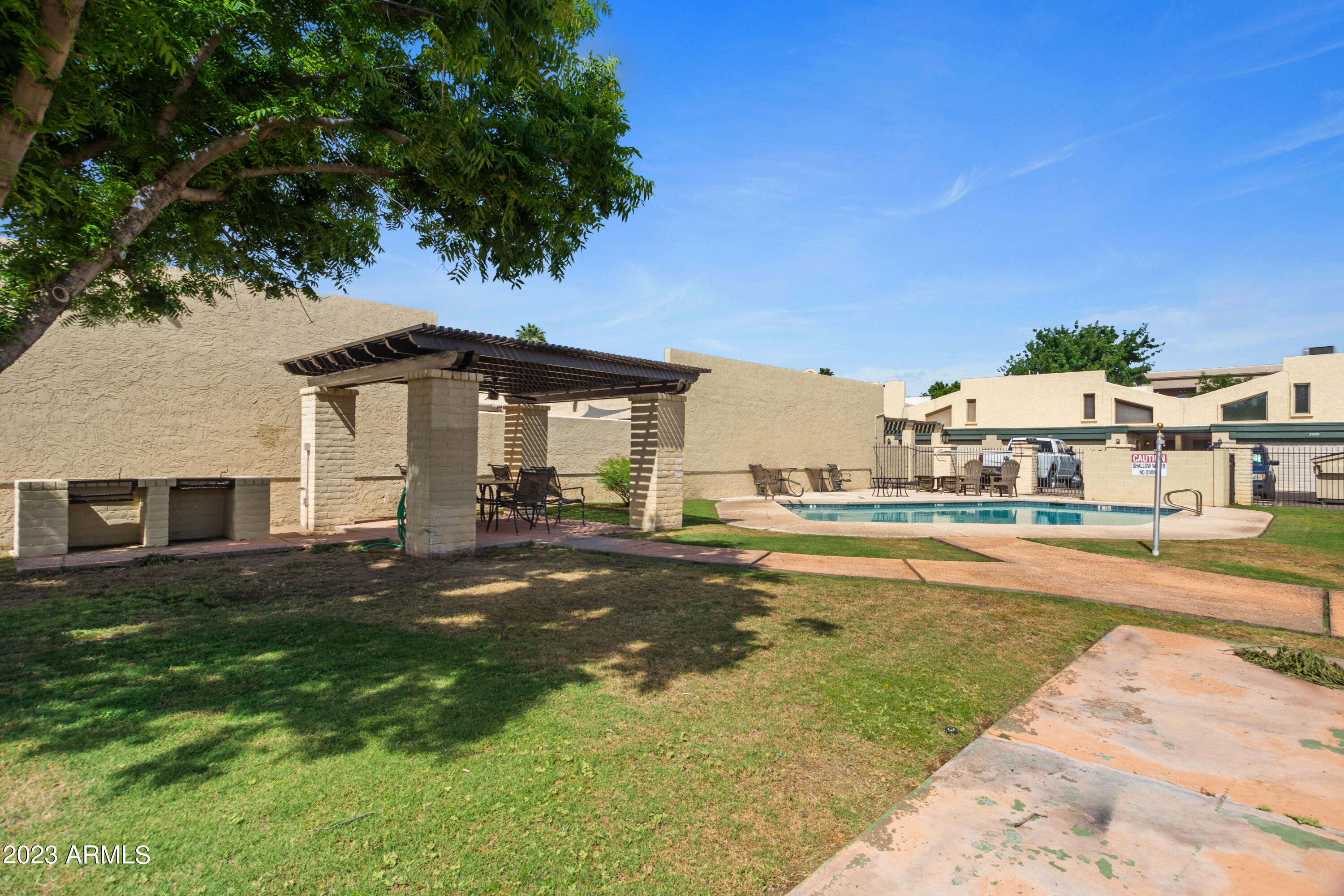 2233 E CATALINA Drive