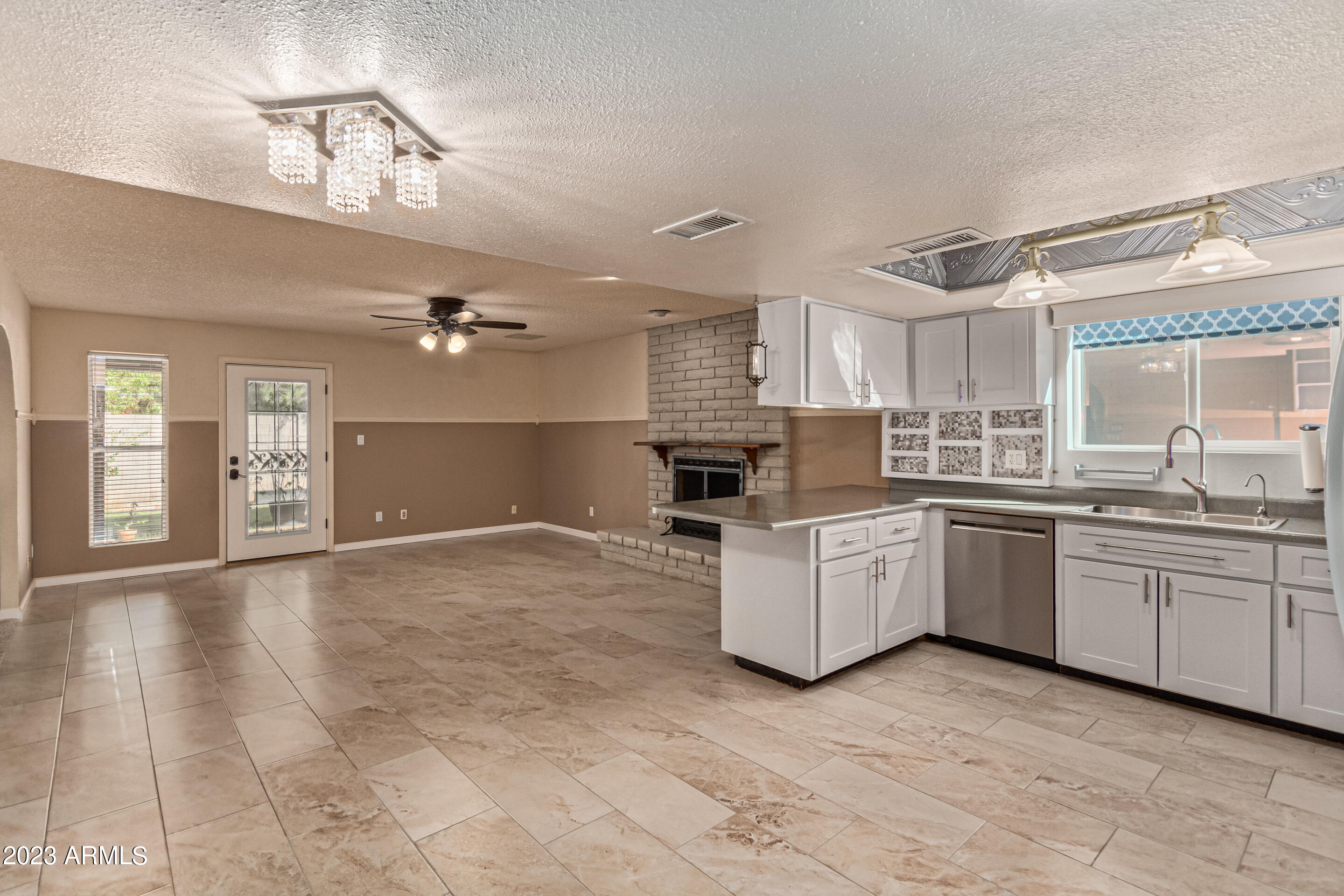 12615 N COLUMBINE Drive