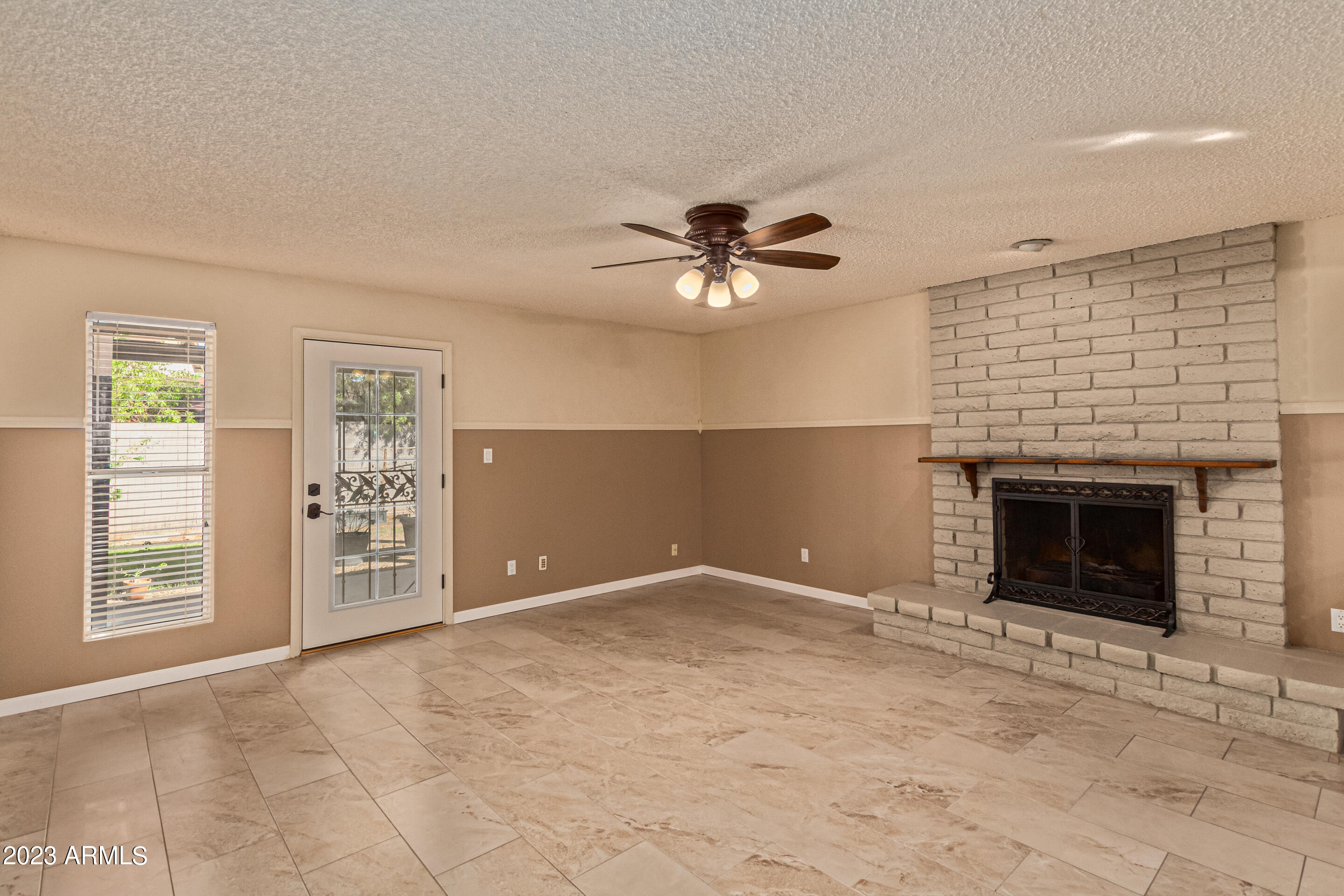 12615 N COLUMBINE Drive