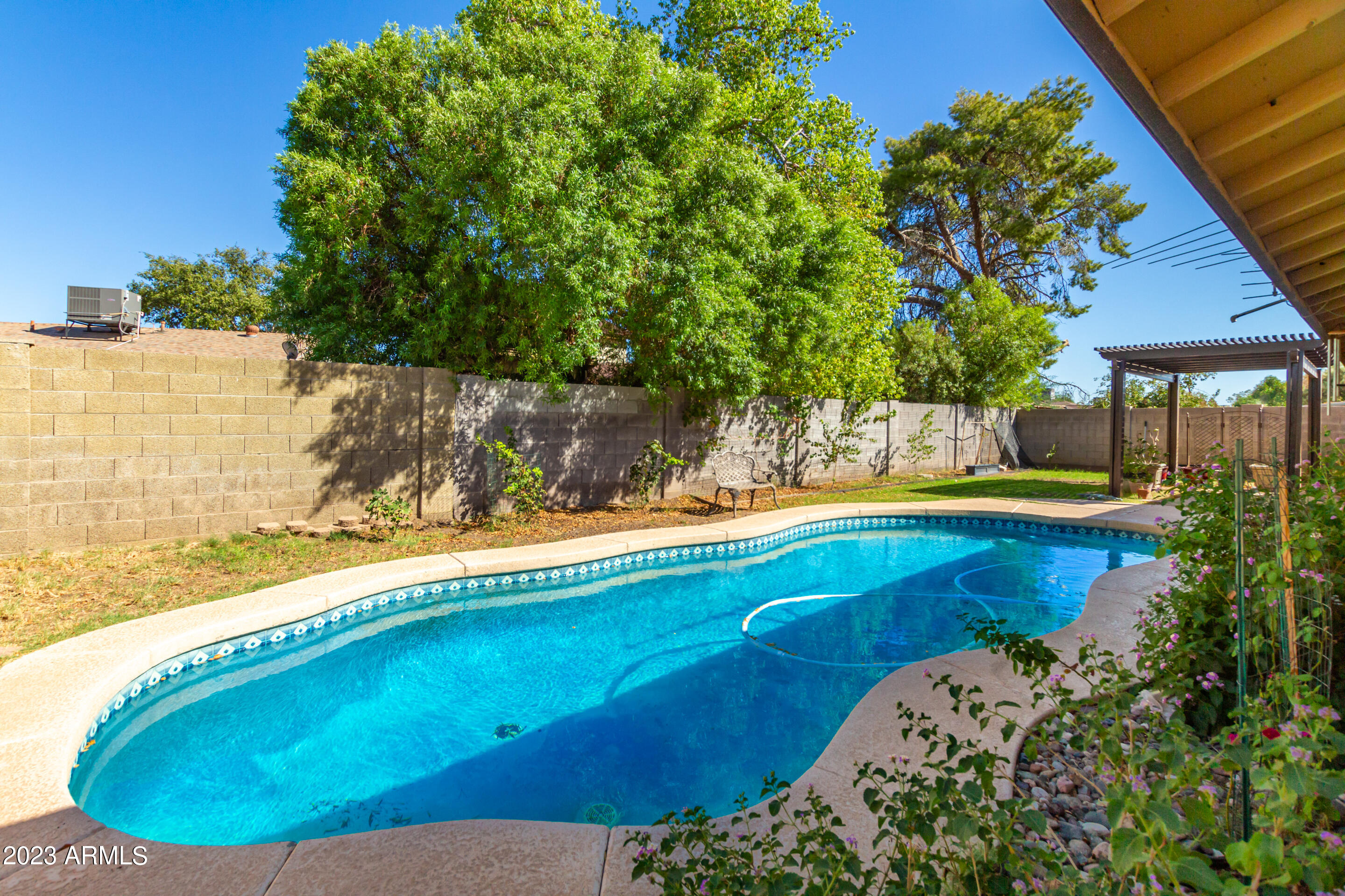 12615 N COLUMBINE Drive