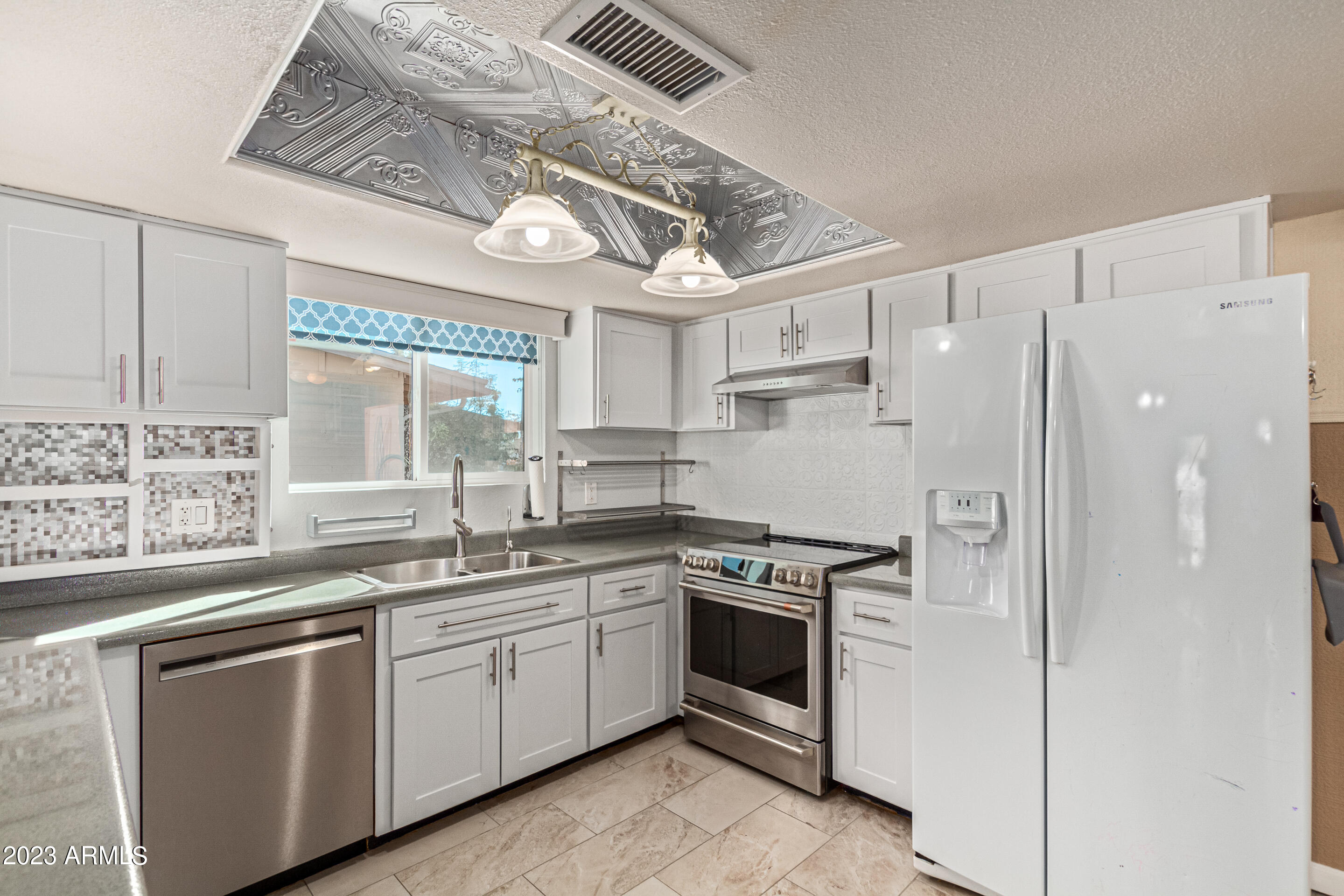 12615 N COLUMBINE Drive