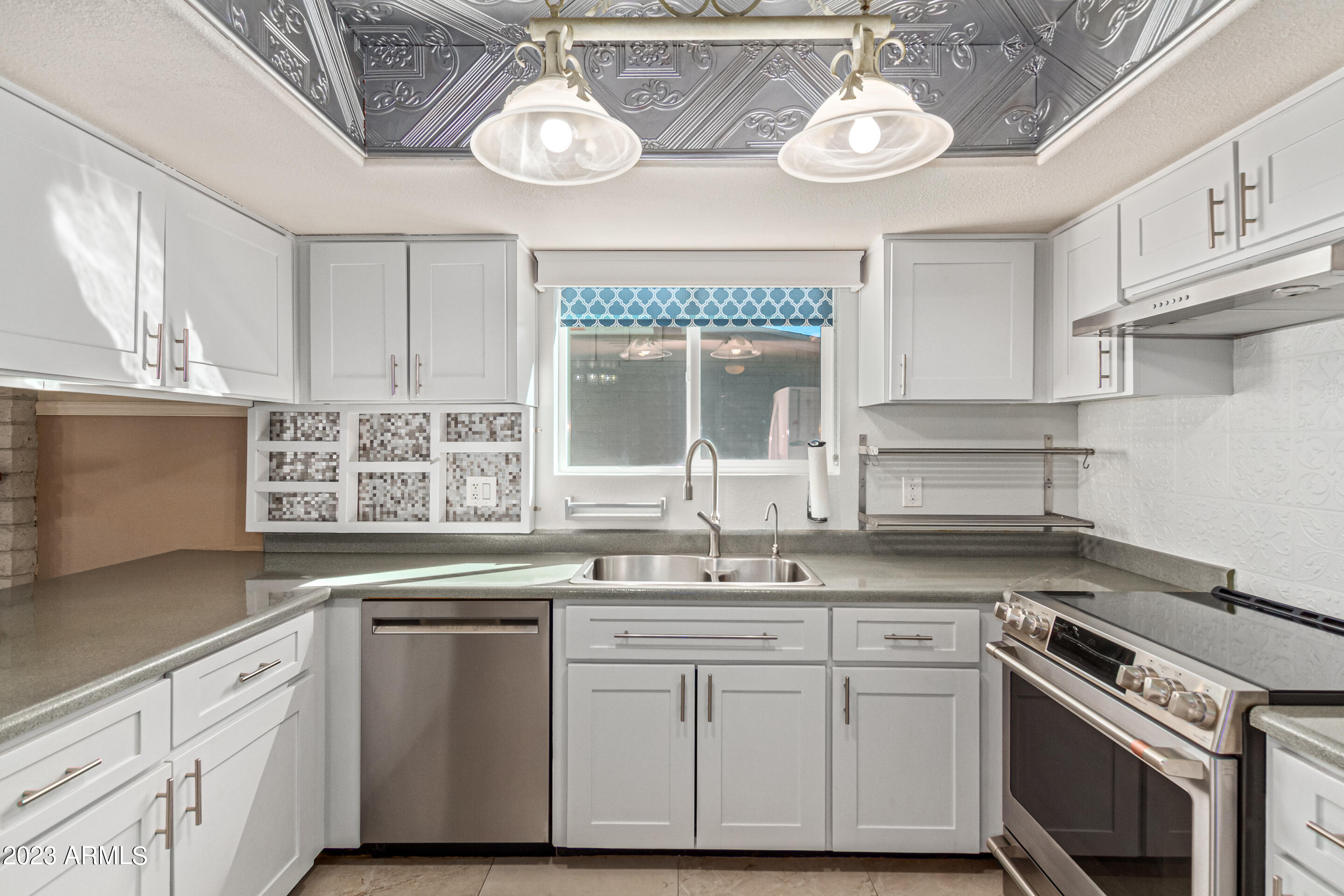 12615 N COLUMBINE Drive