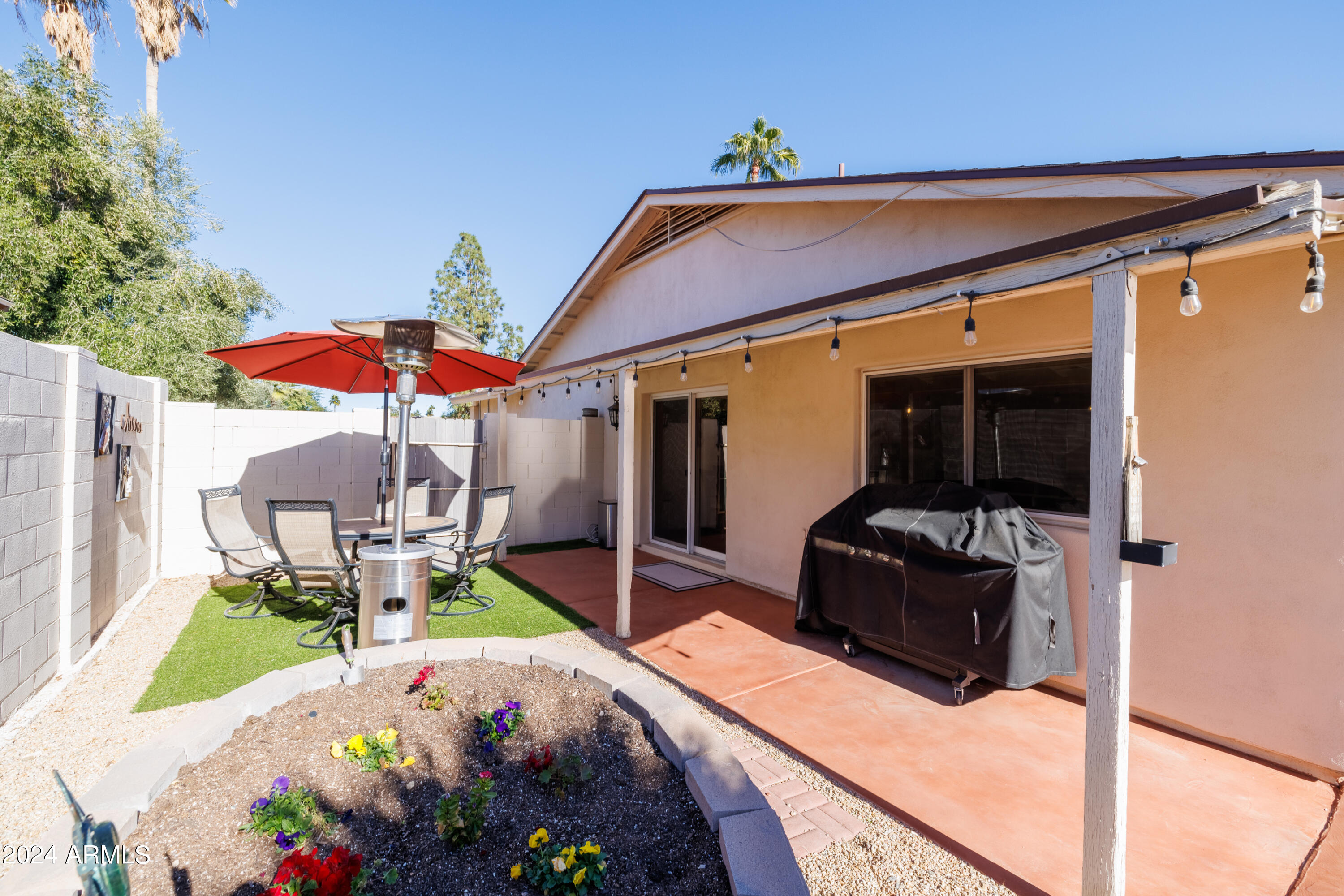 2647 E CHOLLA Street