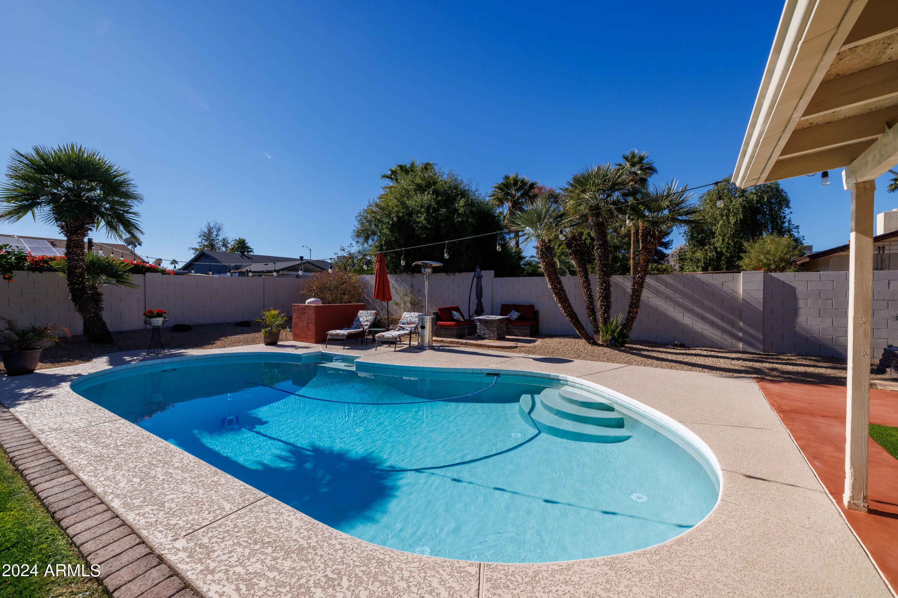 2647 E CHOLLA Street